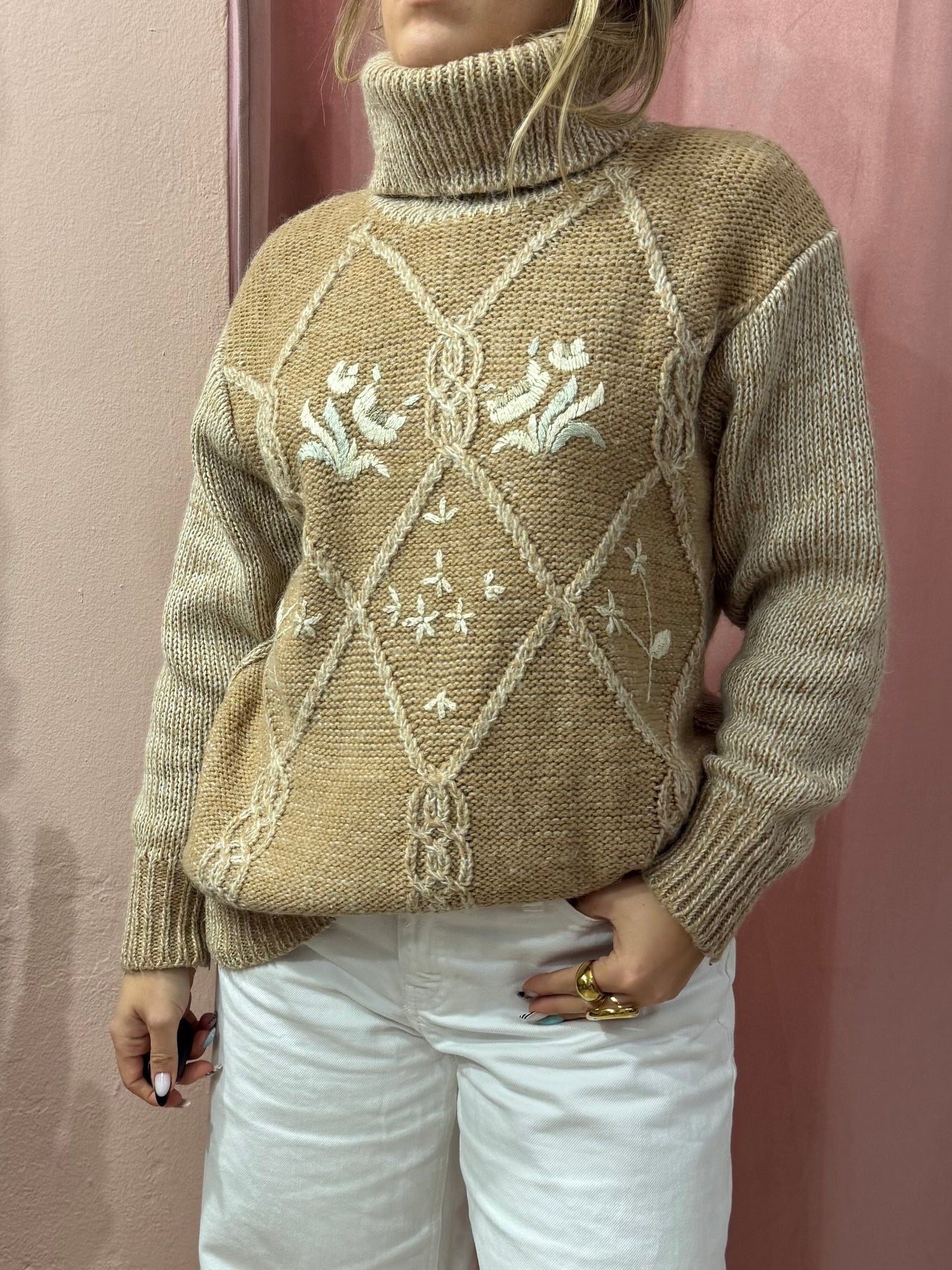Maglione vintage collo alto in lana con ricami