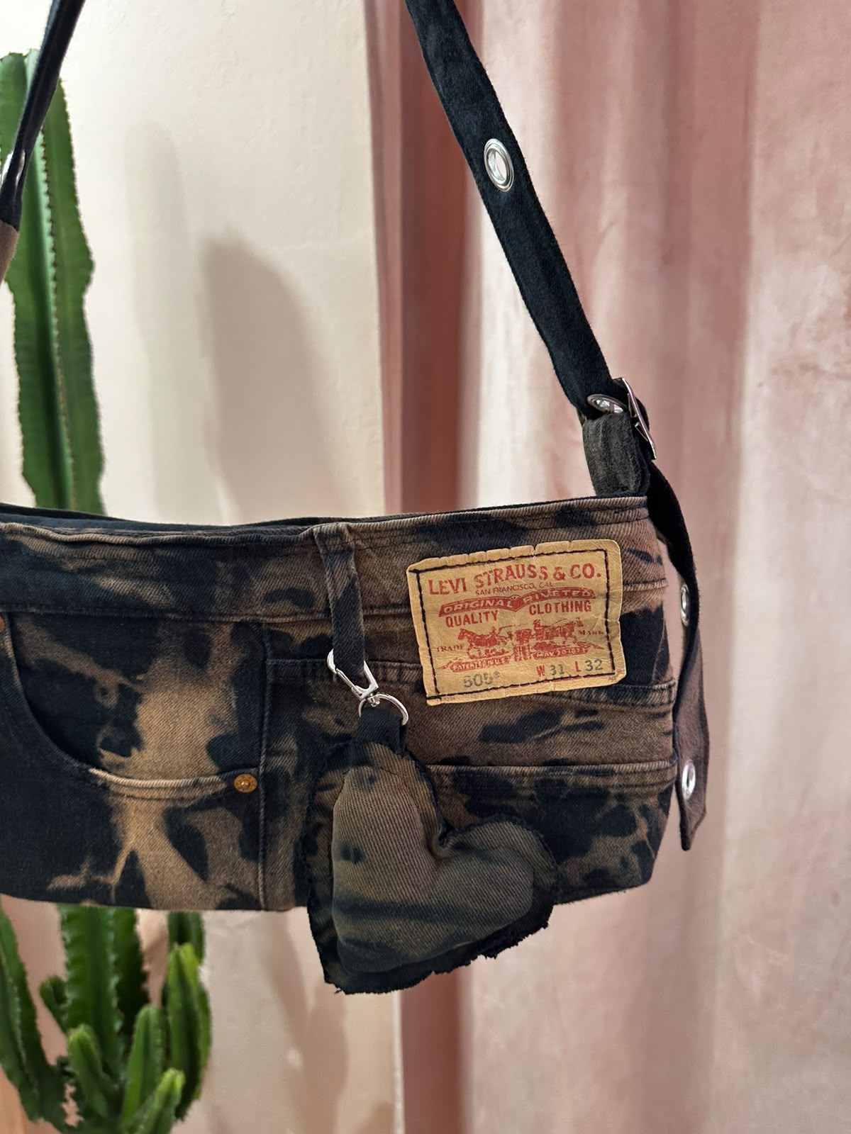 Borsa Levis baguette upcycling tie dye nera