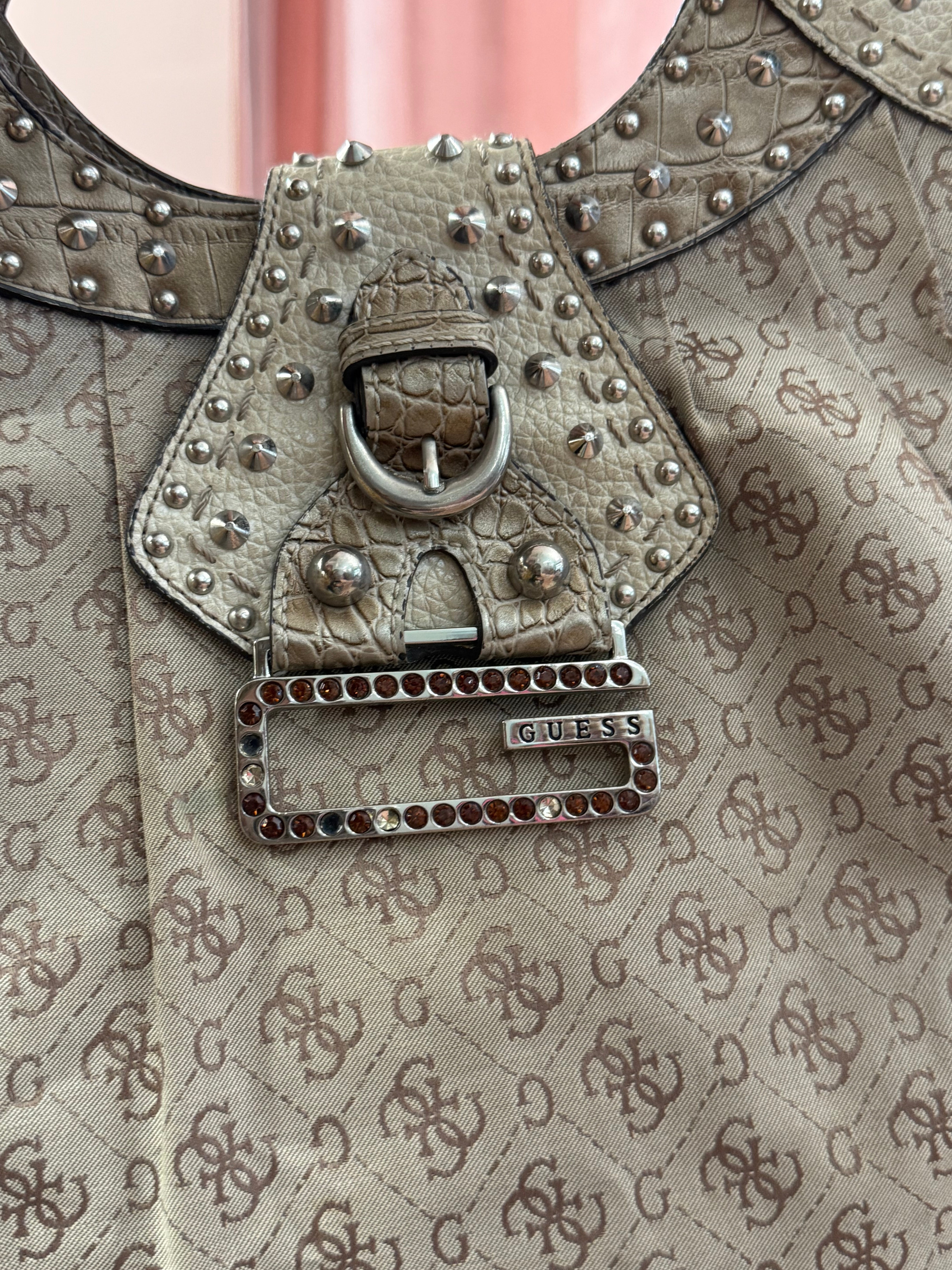Guess 2000 monogram con borchie