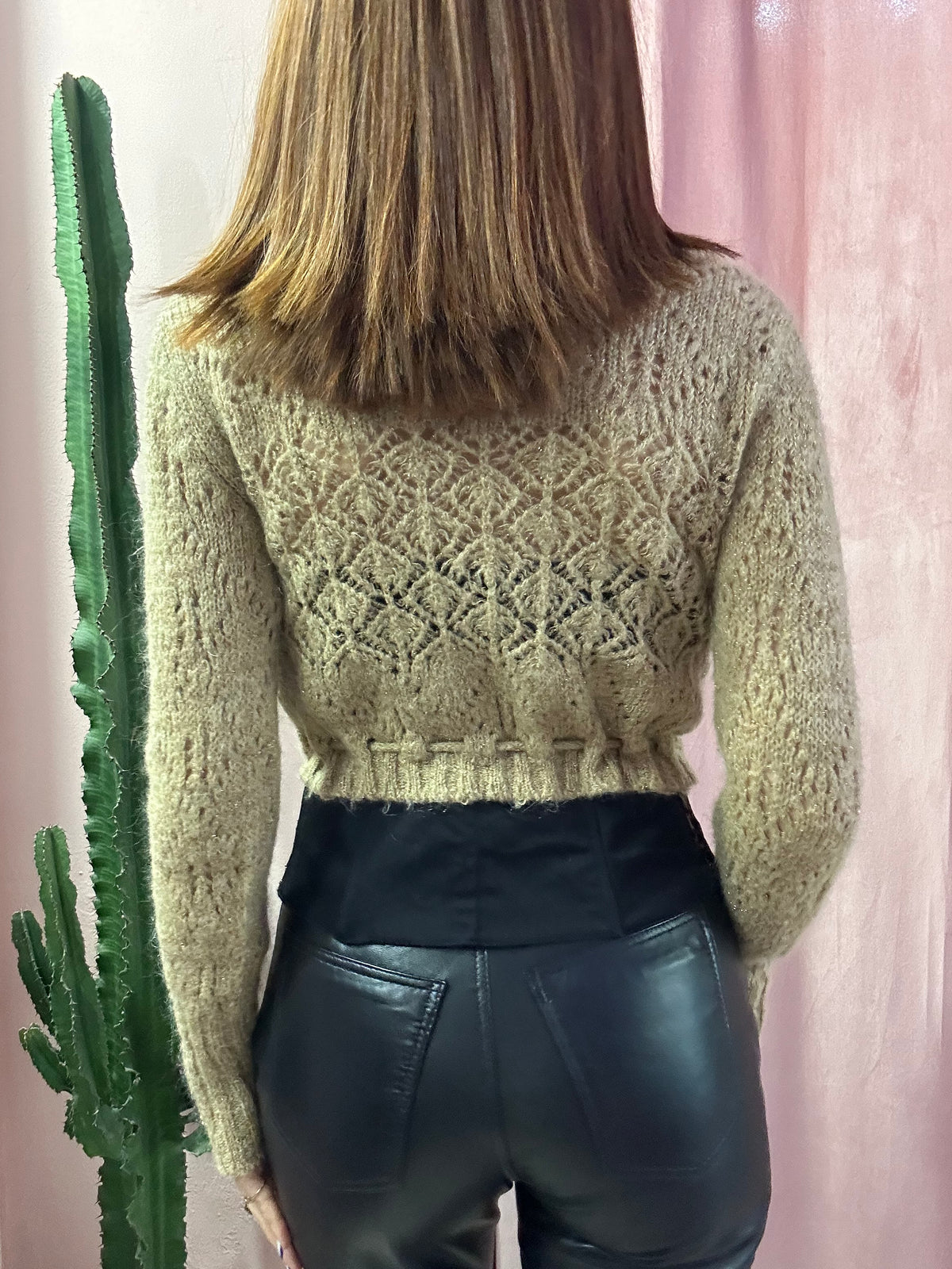 Cardigan crop dorato con filo in lurex