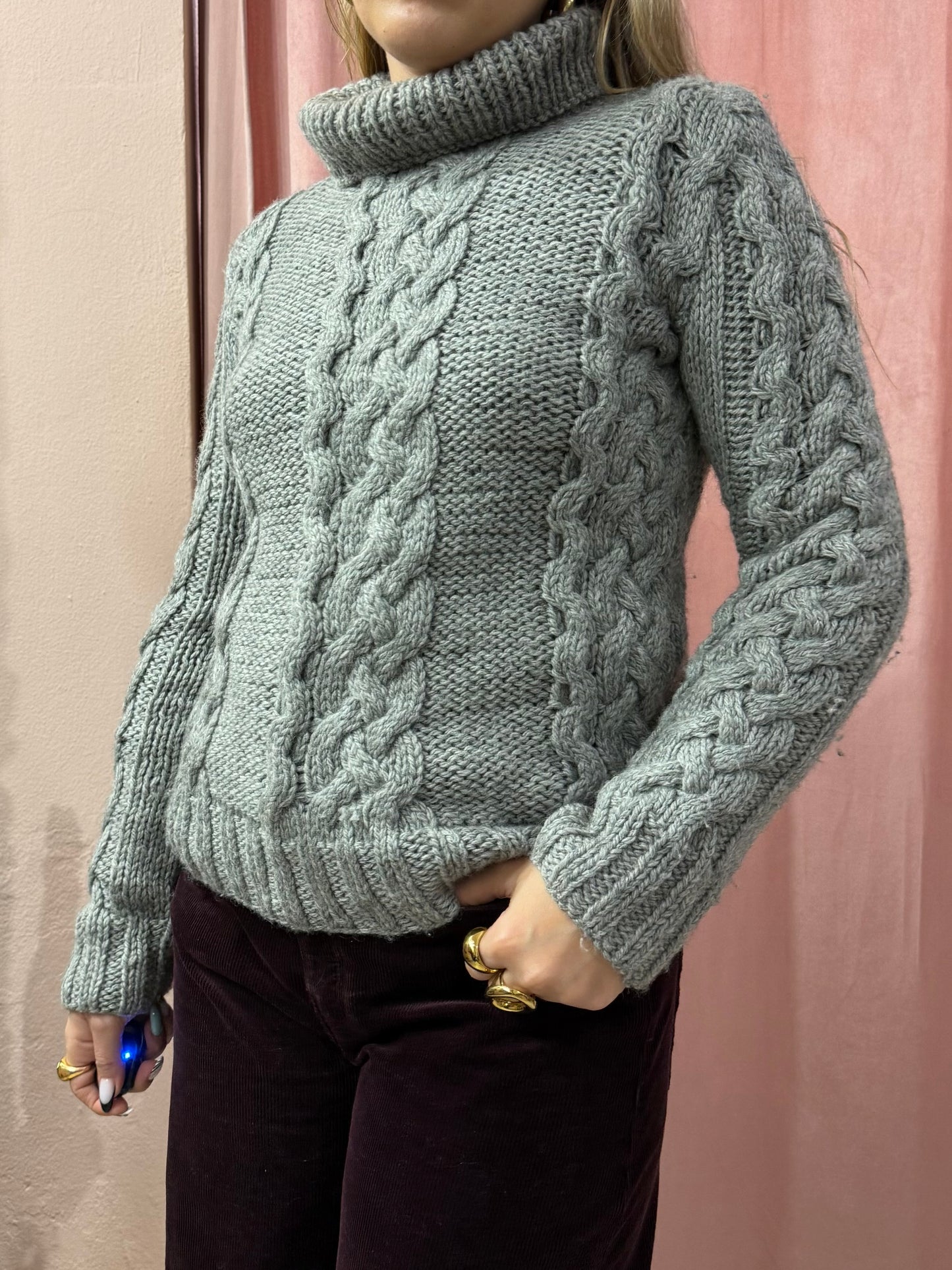 Maglione grigio in lana a collo alto