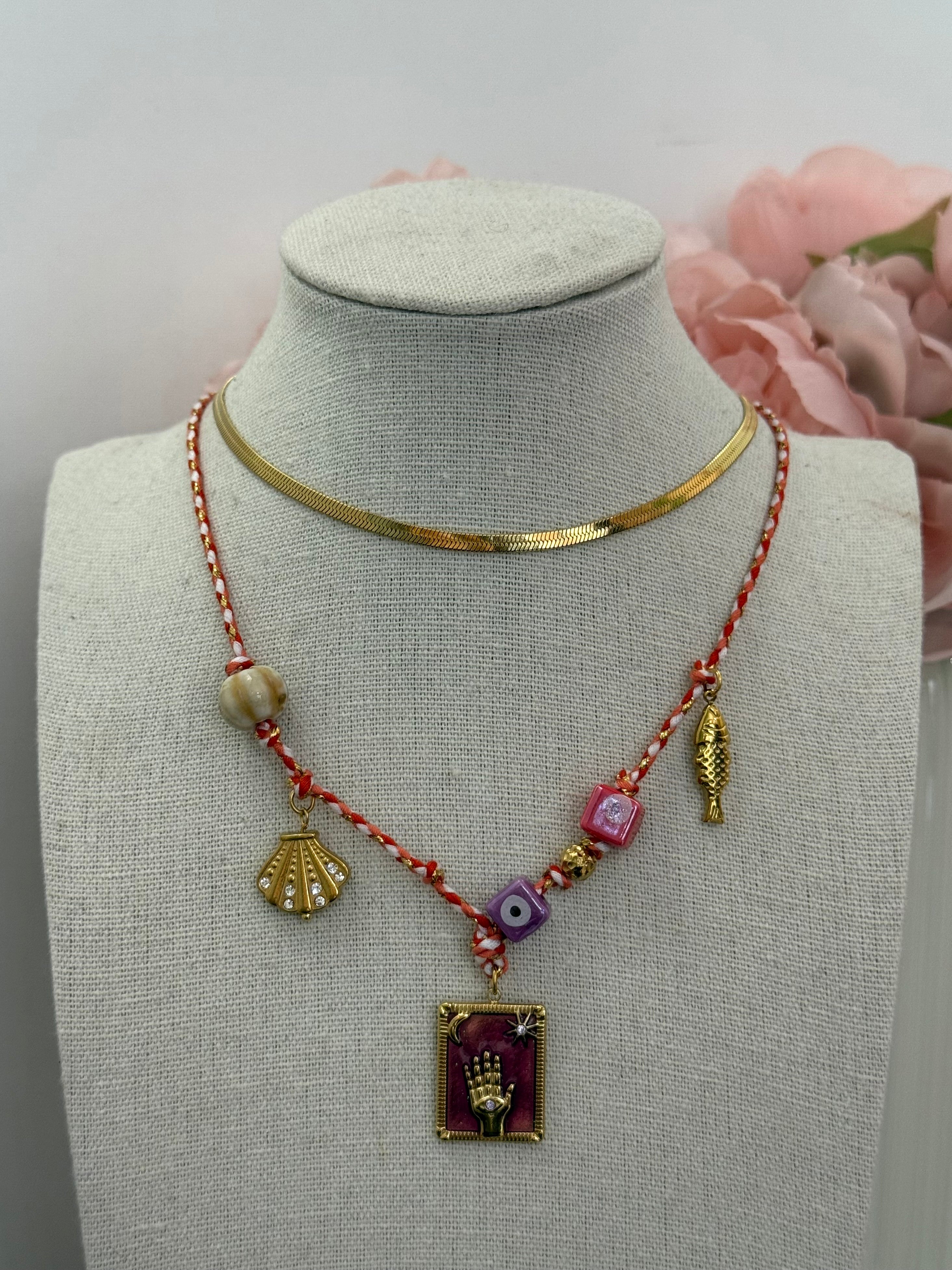 Collana in corda con ciondoli colorati | solo online