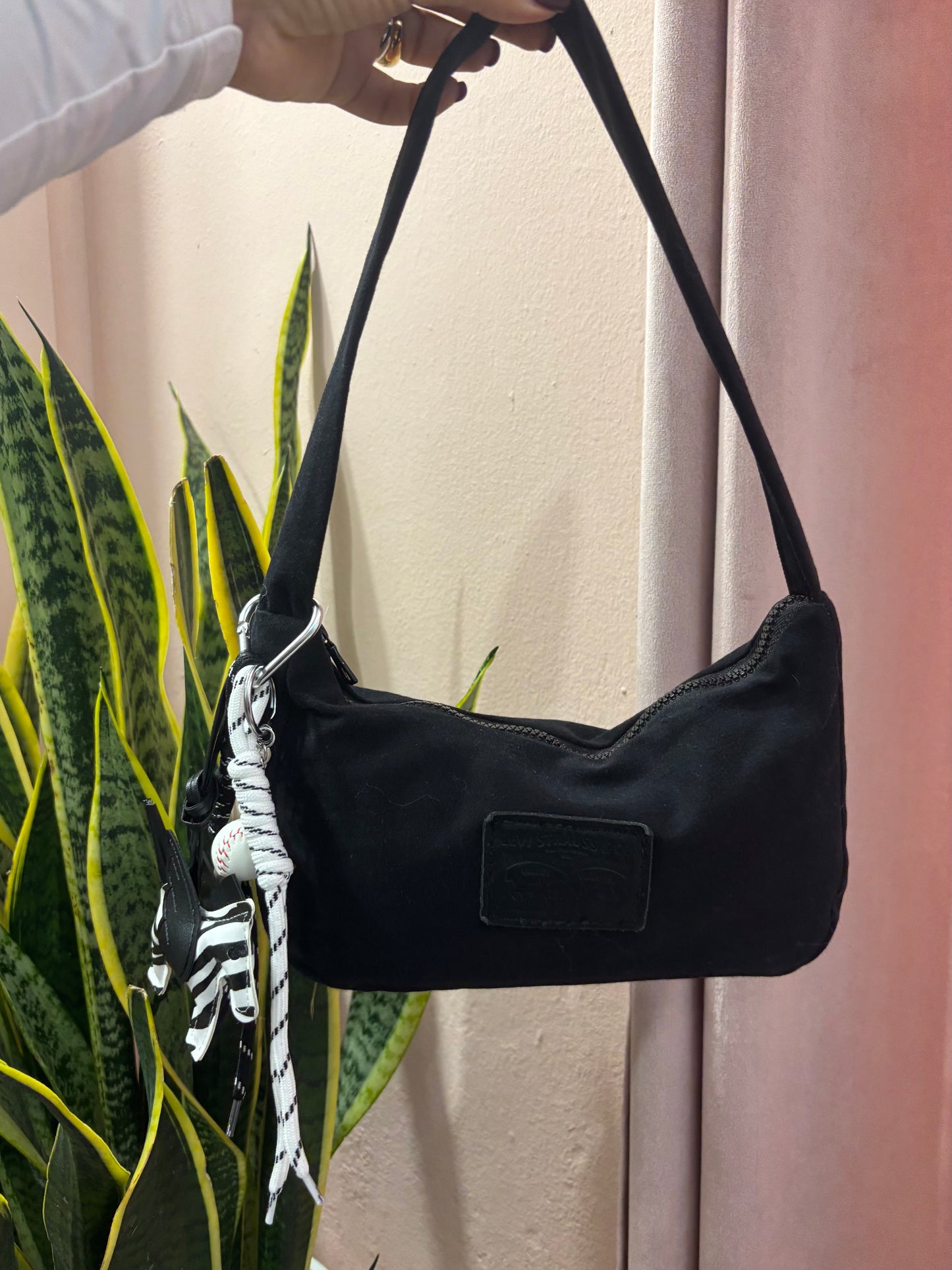 Borsa Levis upcycling nera