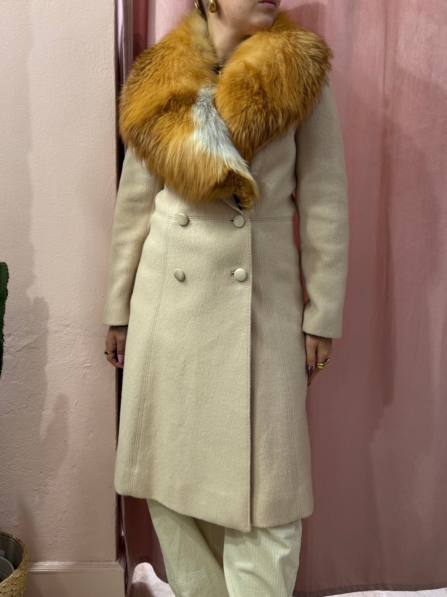 Cappotto panna con collo in pelliccia vera