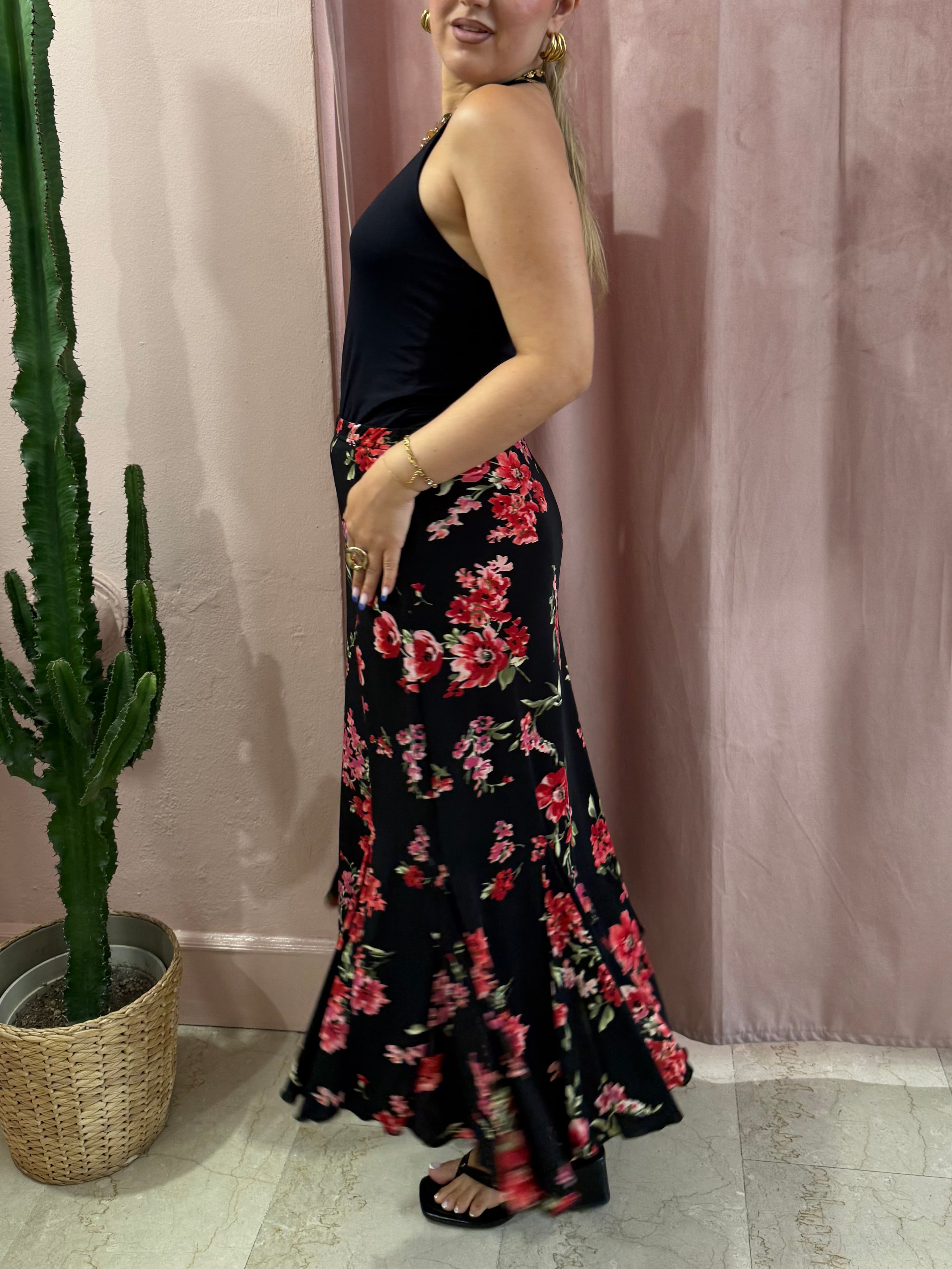 Gonna 00s nera fantasia fiori rossi