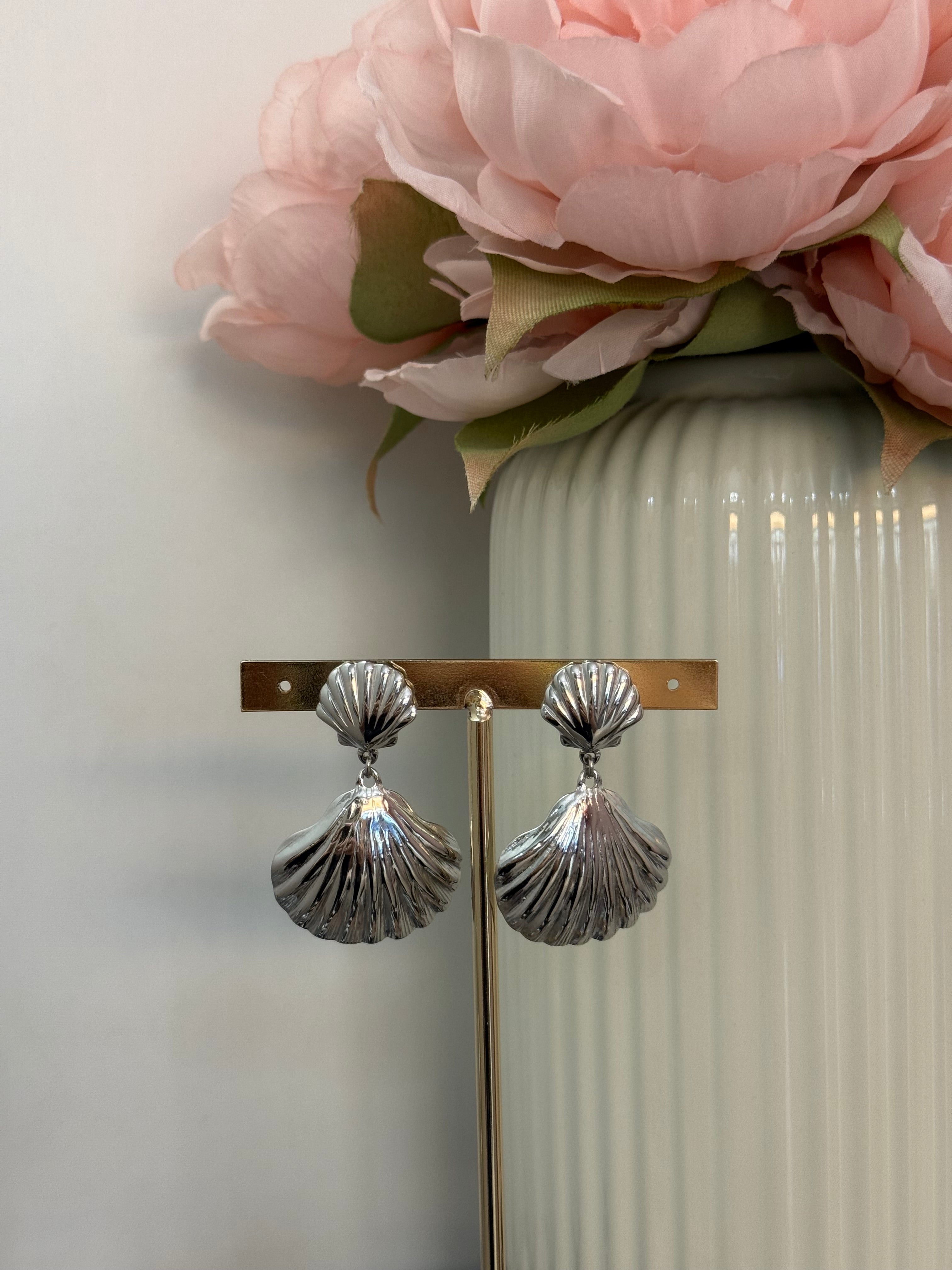 Orecchini pendenti conchiglia silver