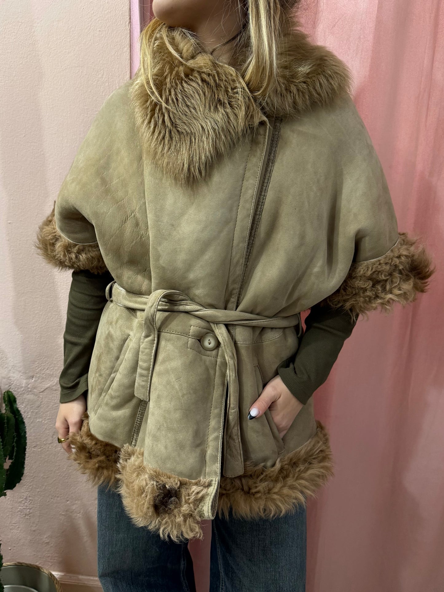 Montone Shearling smanicato con cinturino