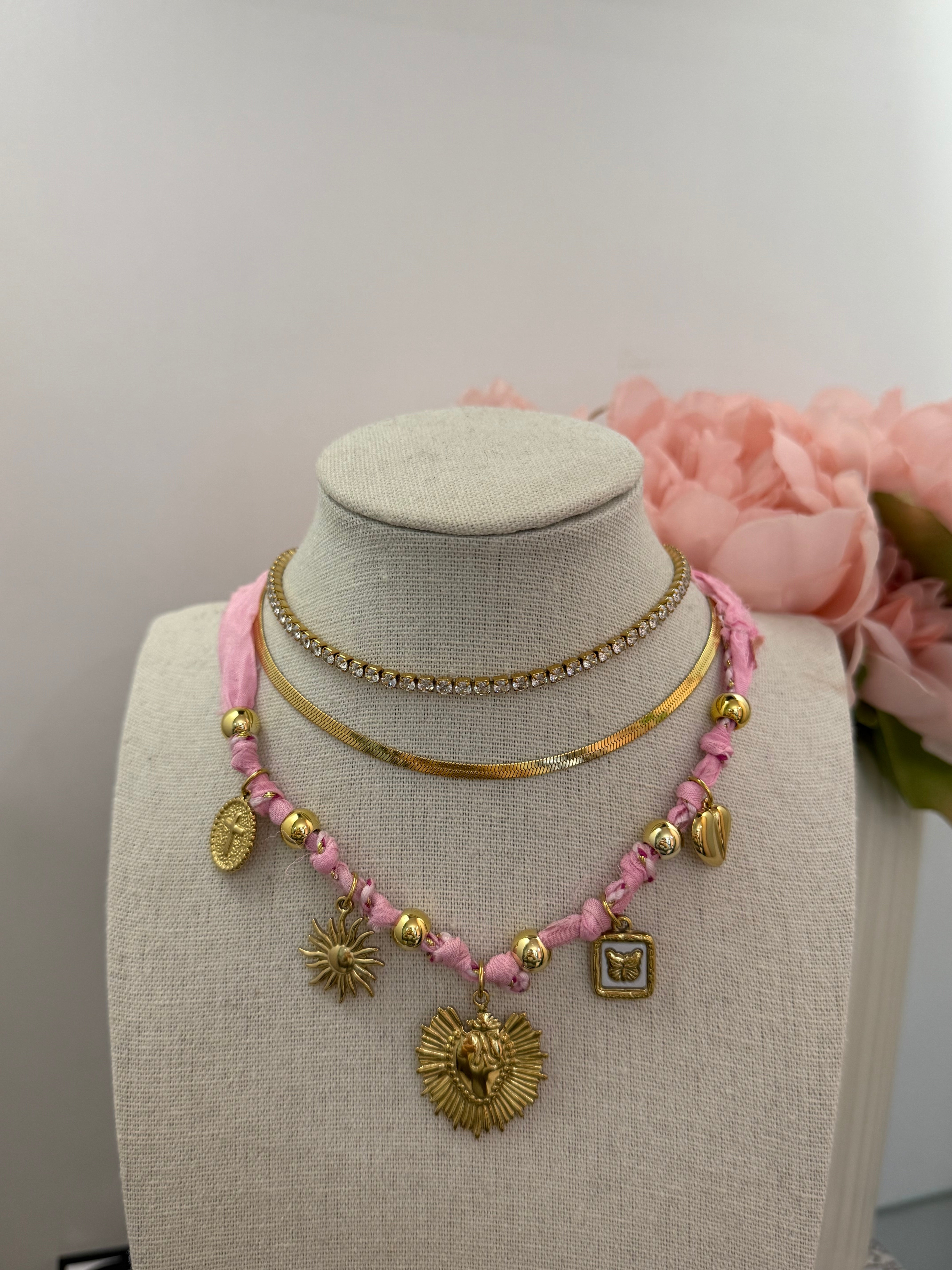 Collana multi charms bandana rosa/azzurra