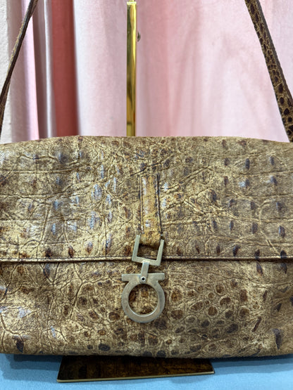 Borsa in vera pelle dettaglio chiusura centrale