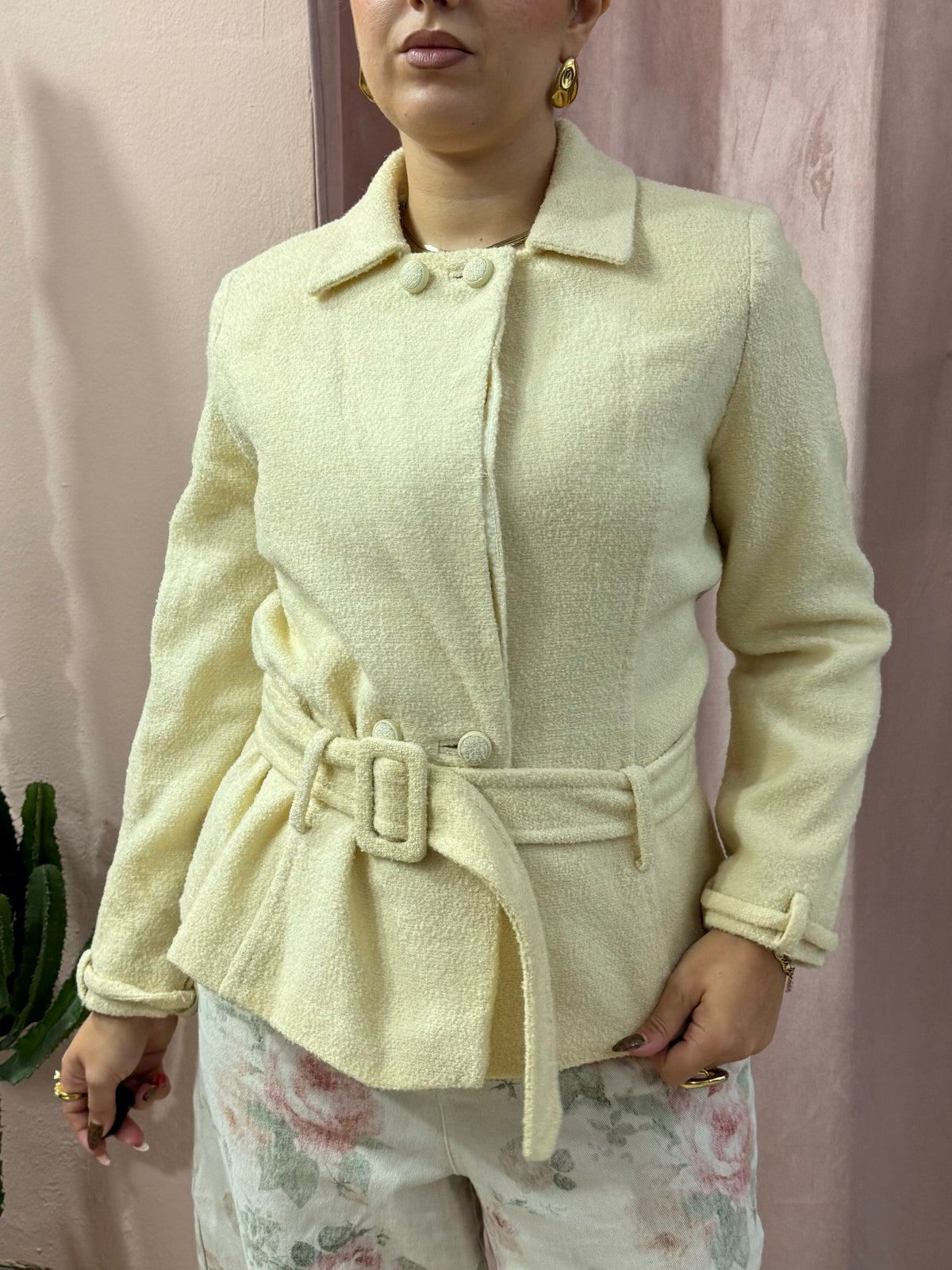 Cappotto corto in lana burro con cinturino