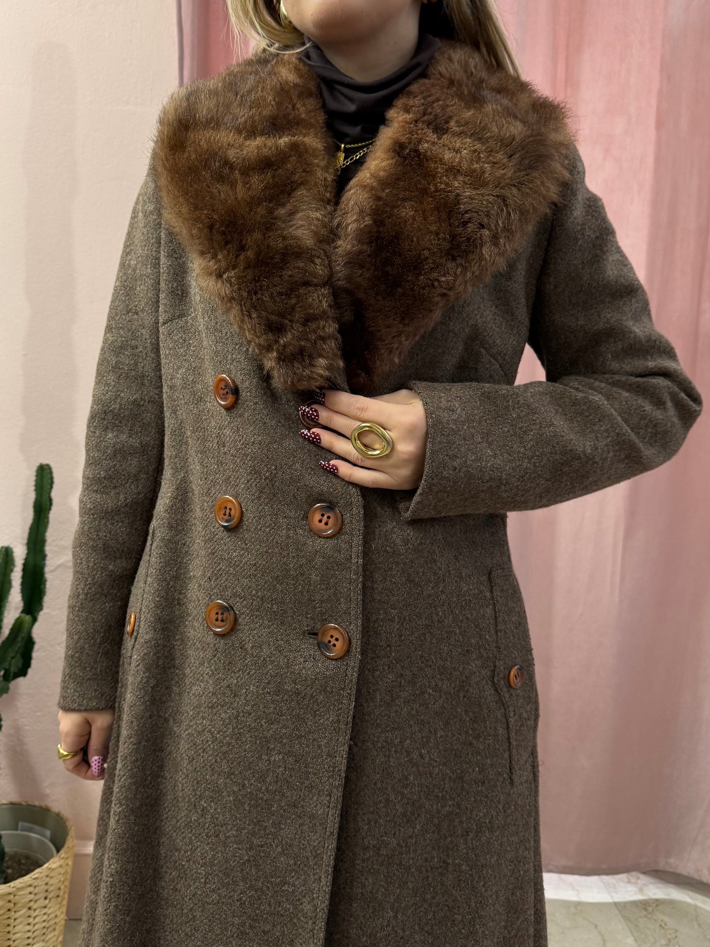 Maxi cappotto in lana con collo in pelliccia sintetica