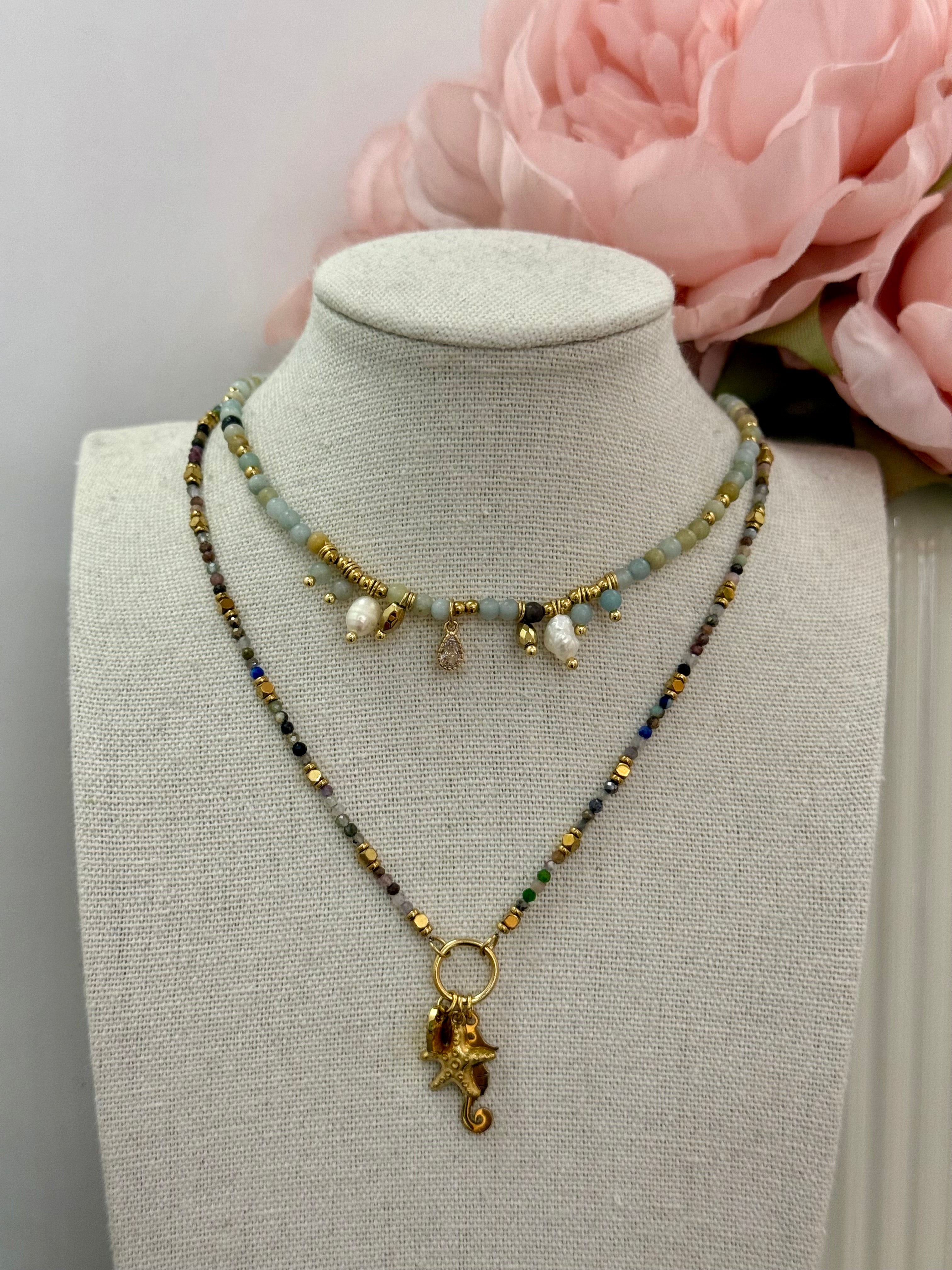 Collana micro perle con ciondoli