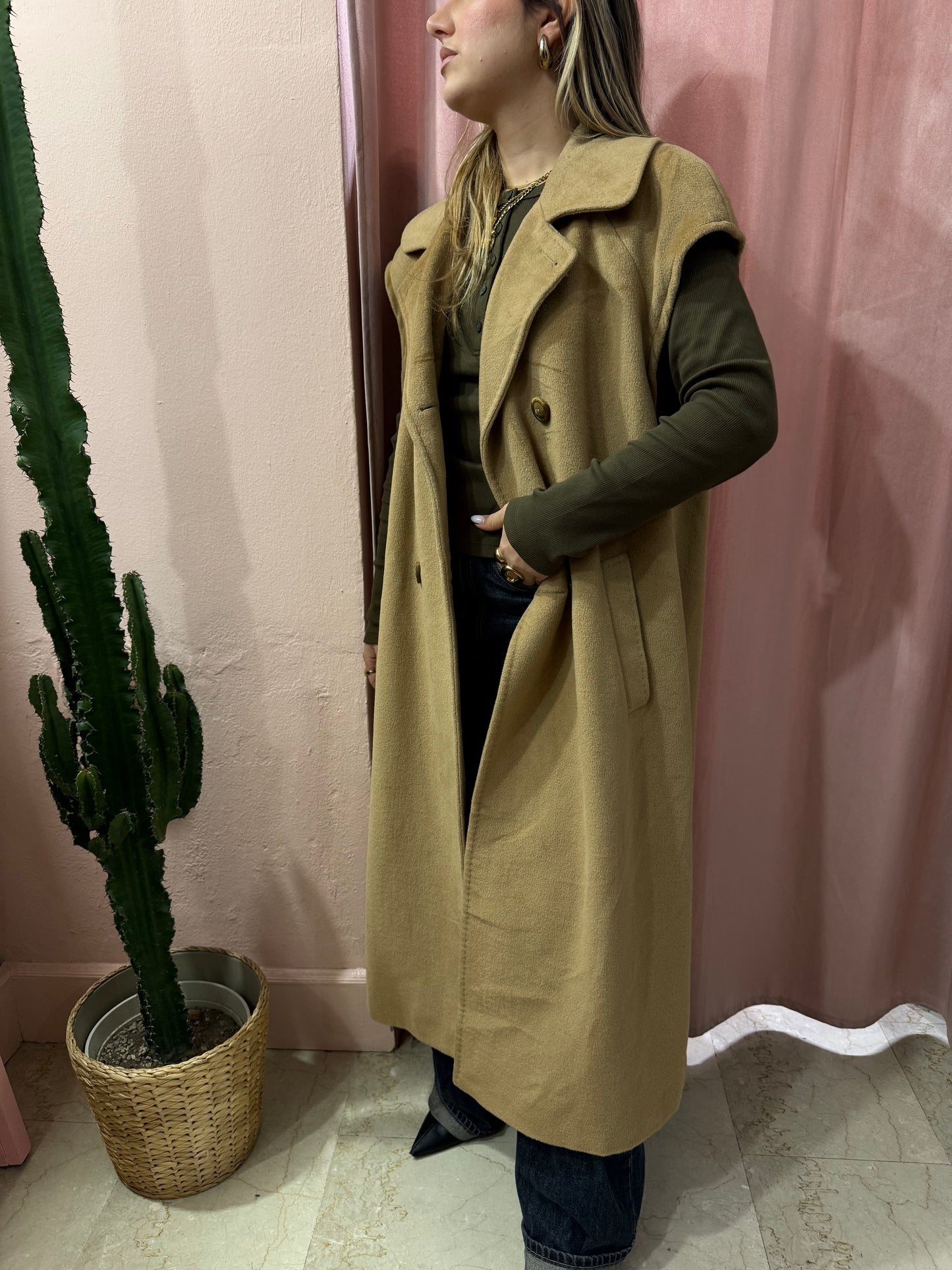 Cappotto smanicato cammello in pura lana