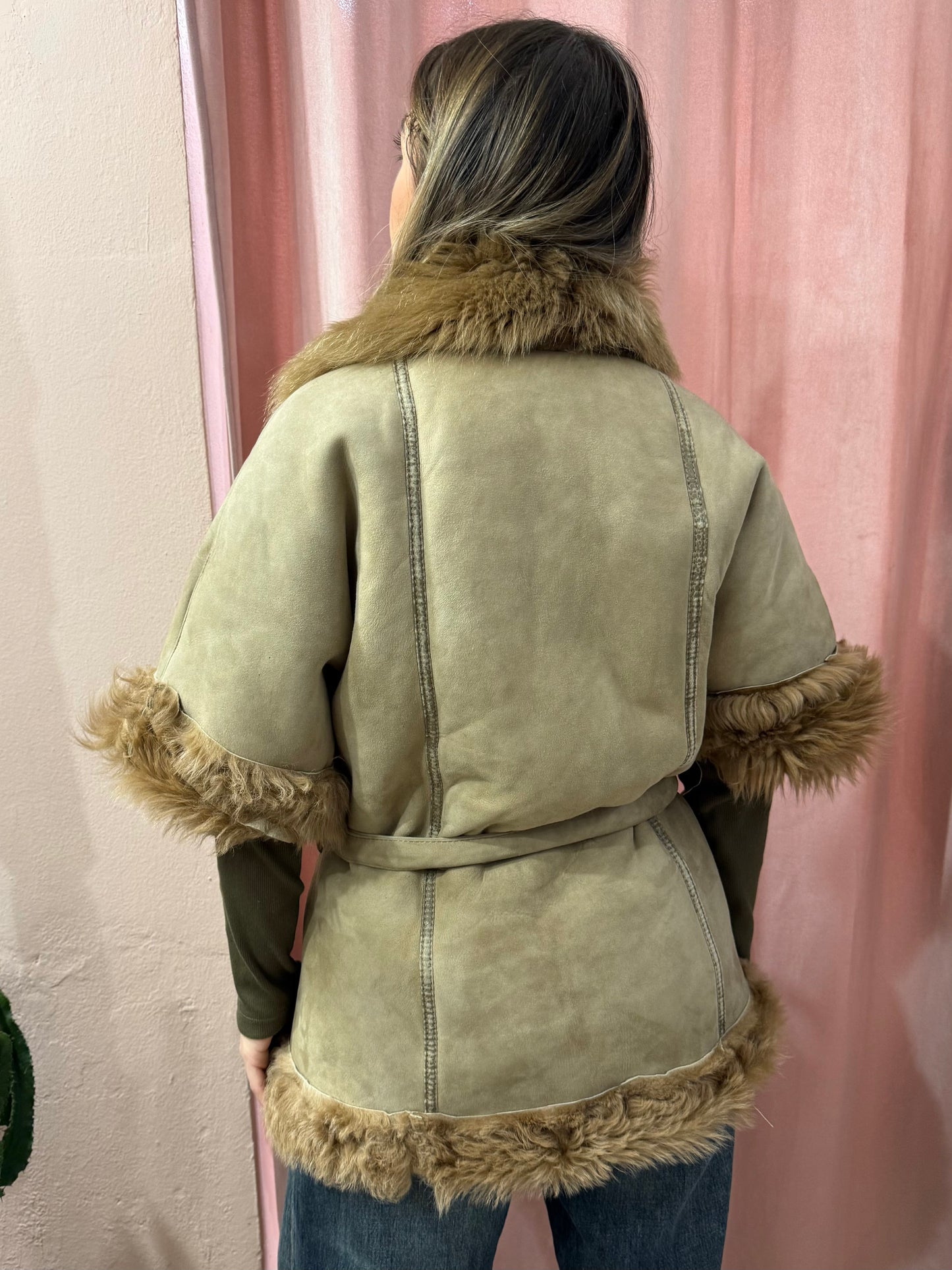 Montone Shearling smanicato con cinturino