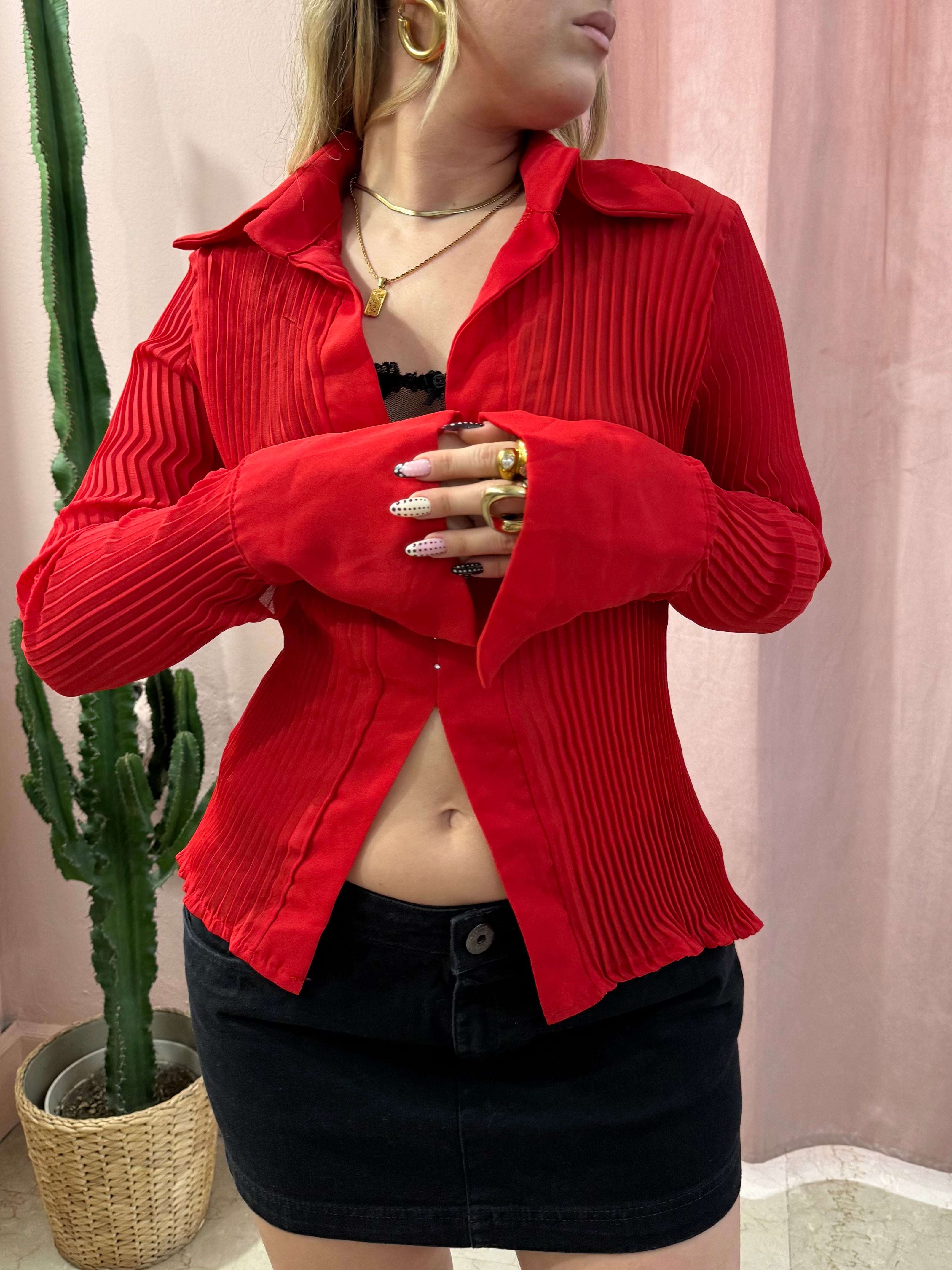 Camicia rossa 00s con apertura