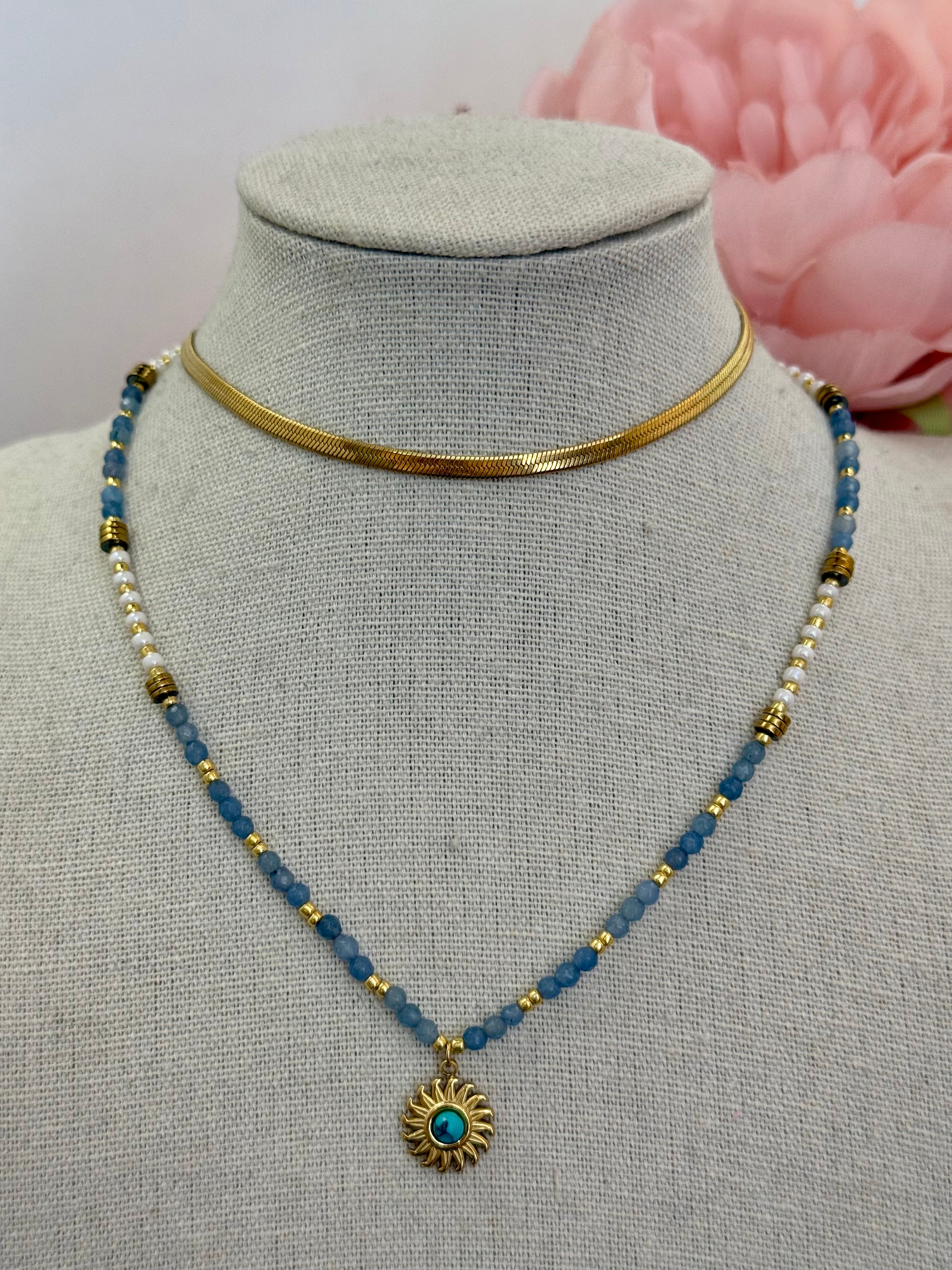 Collana con sole azzurra/ bianca