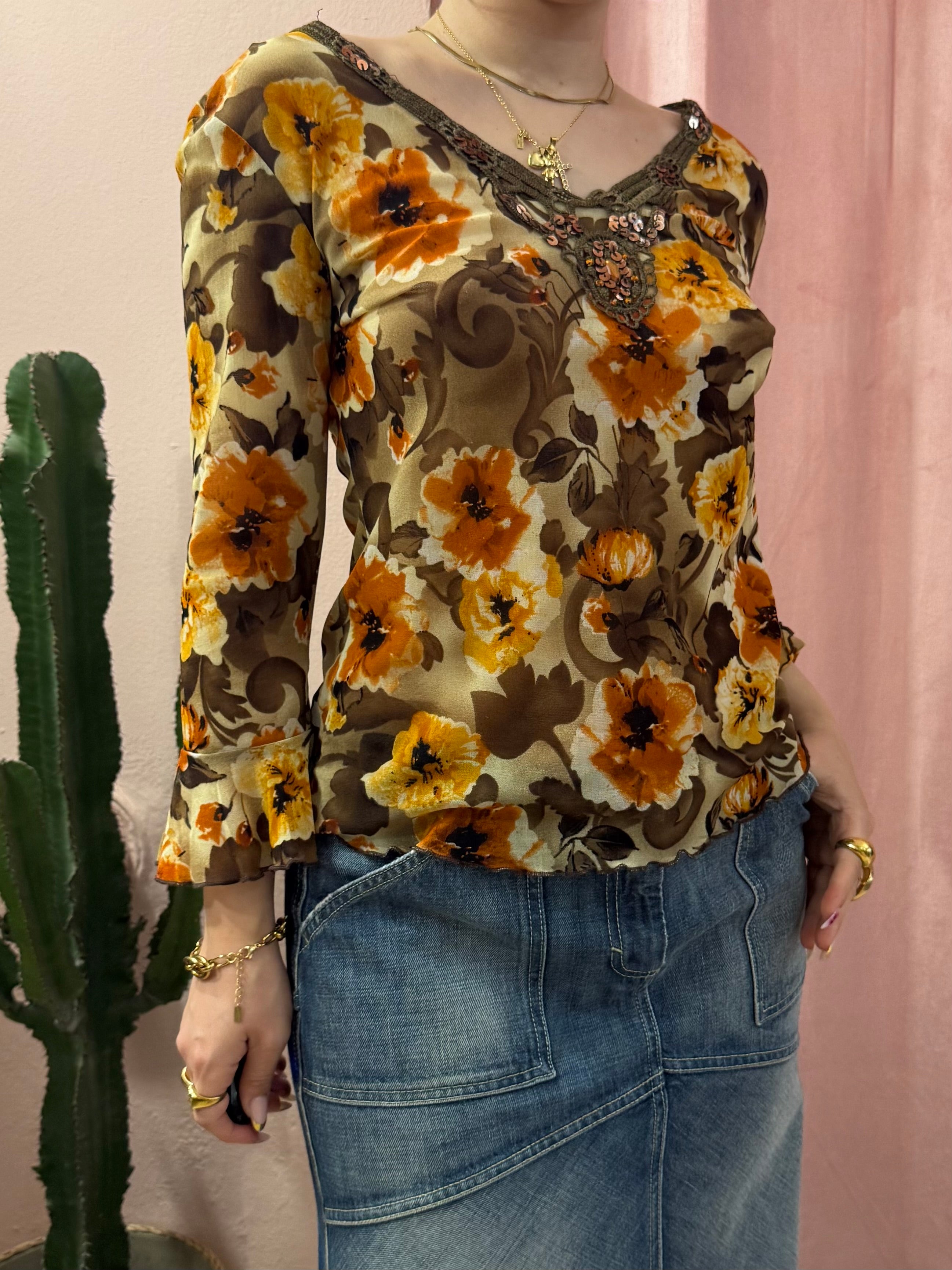 Top y2k in fantasia floreale