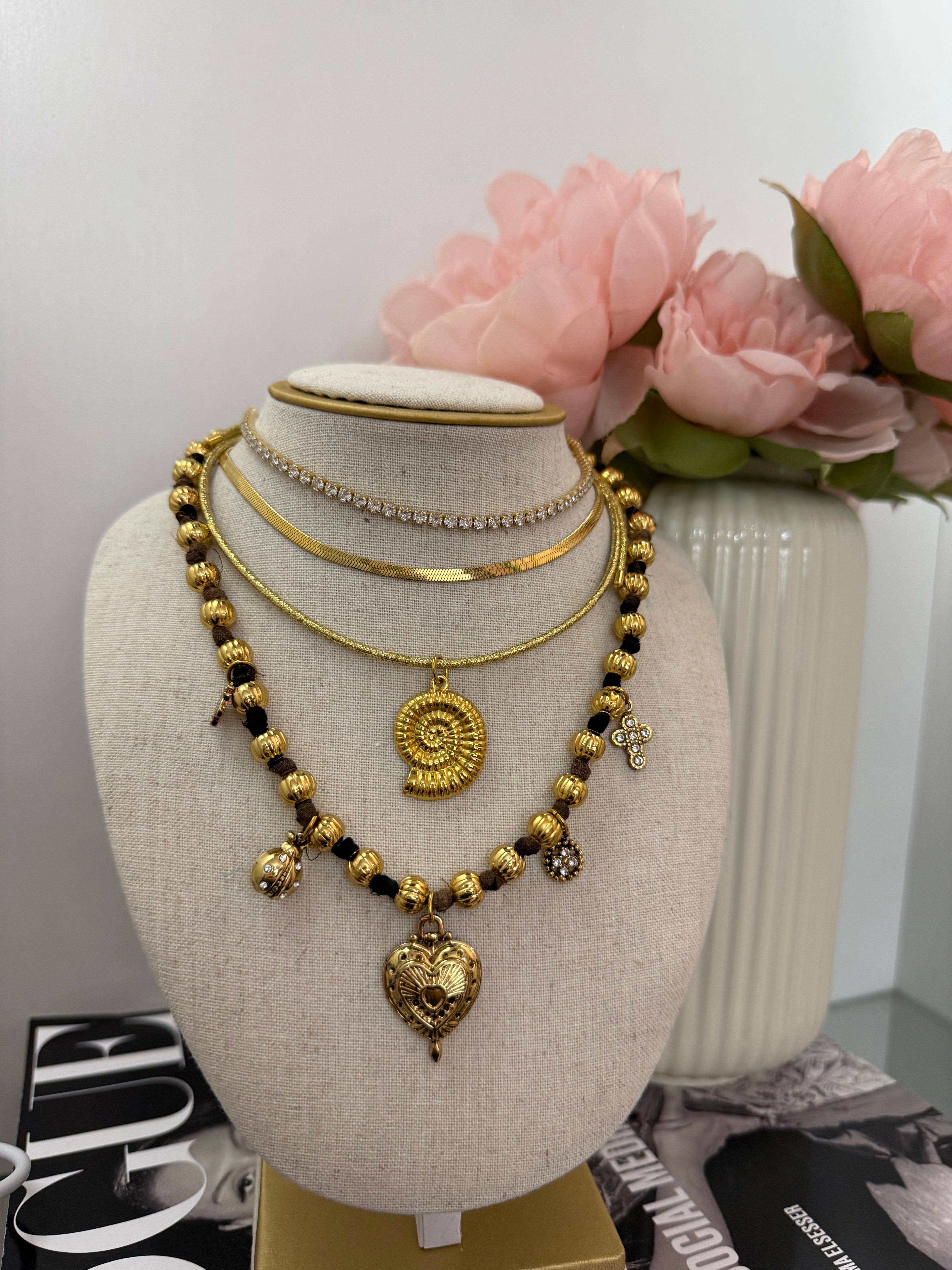 Collana multi charm con sfere dorate