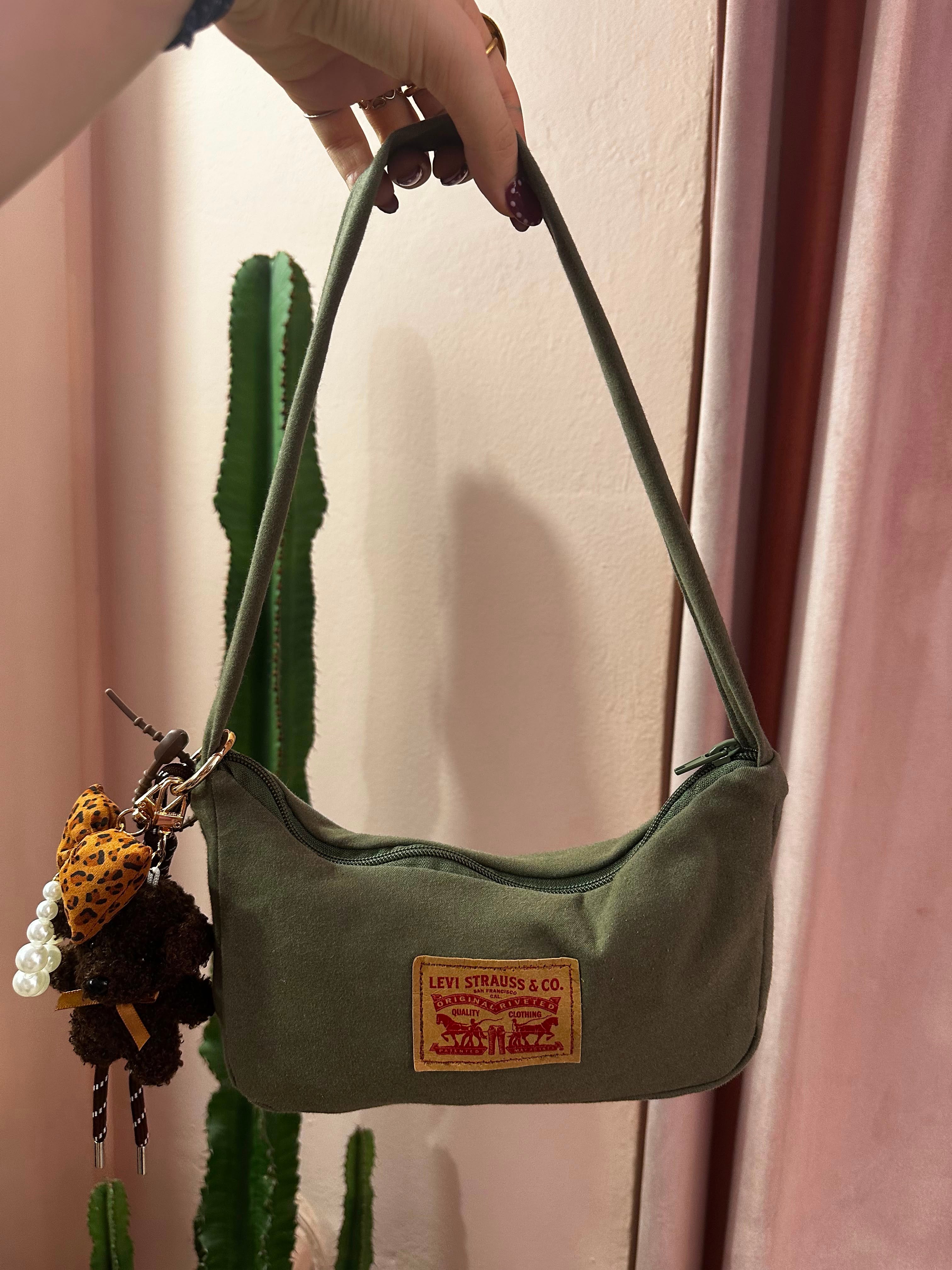 Borsa Levis upcycling verde militare