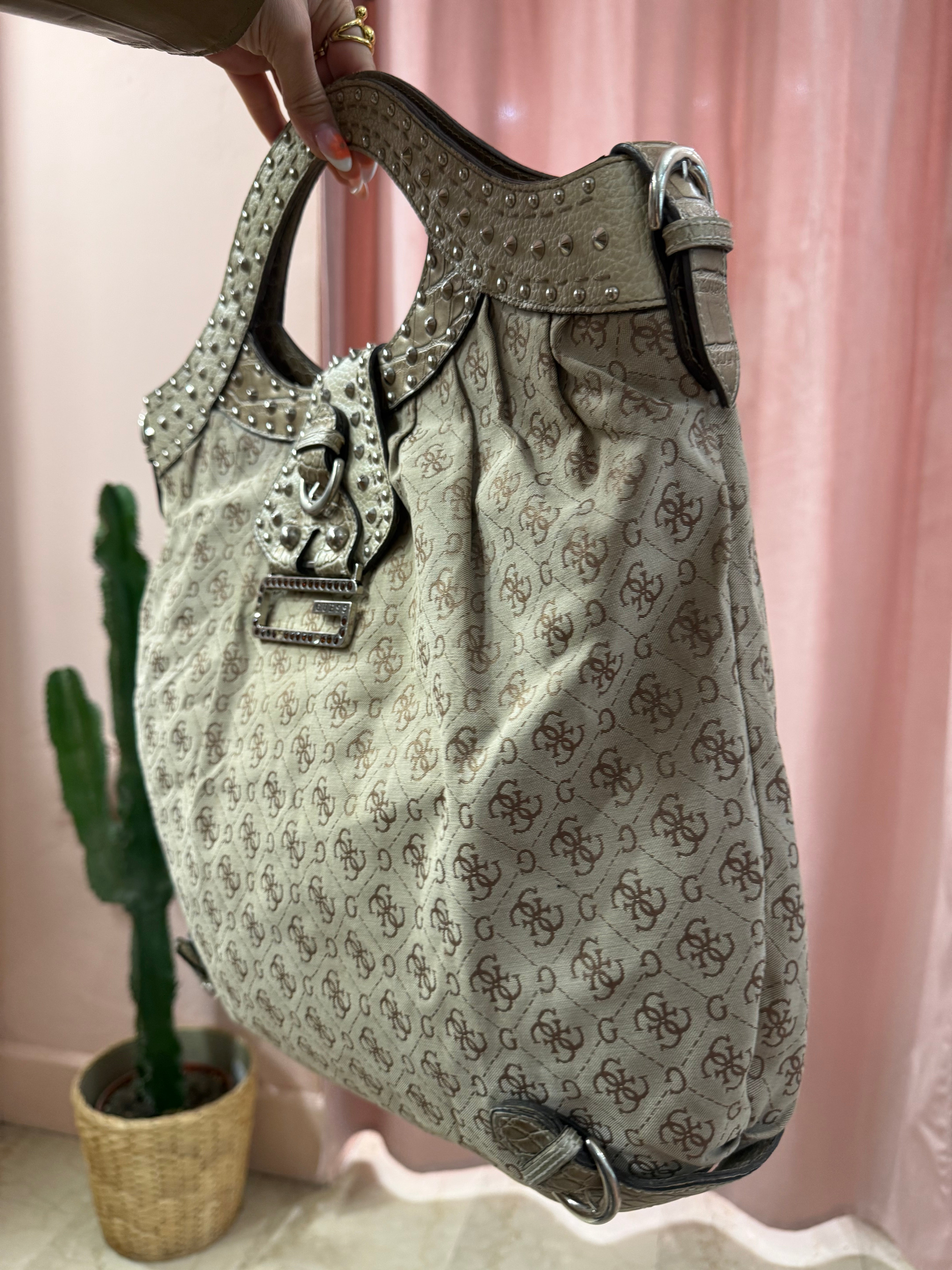 Guess 2000 monogram con borchie