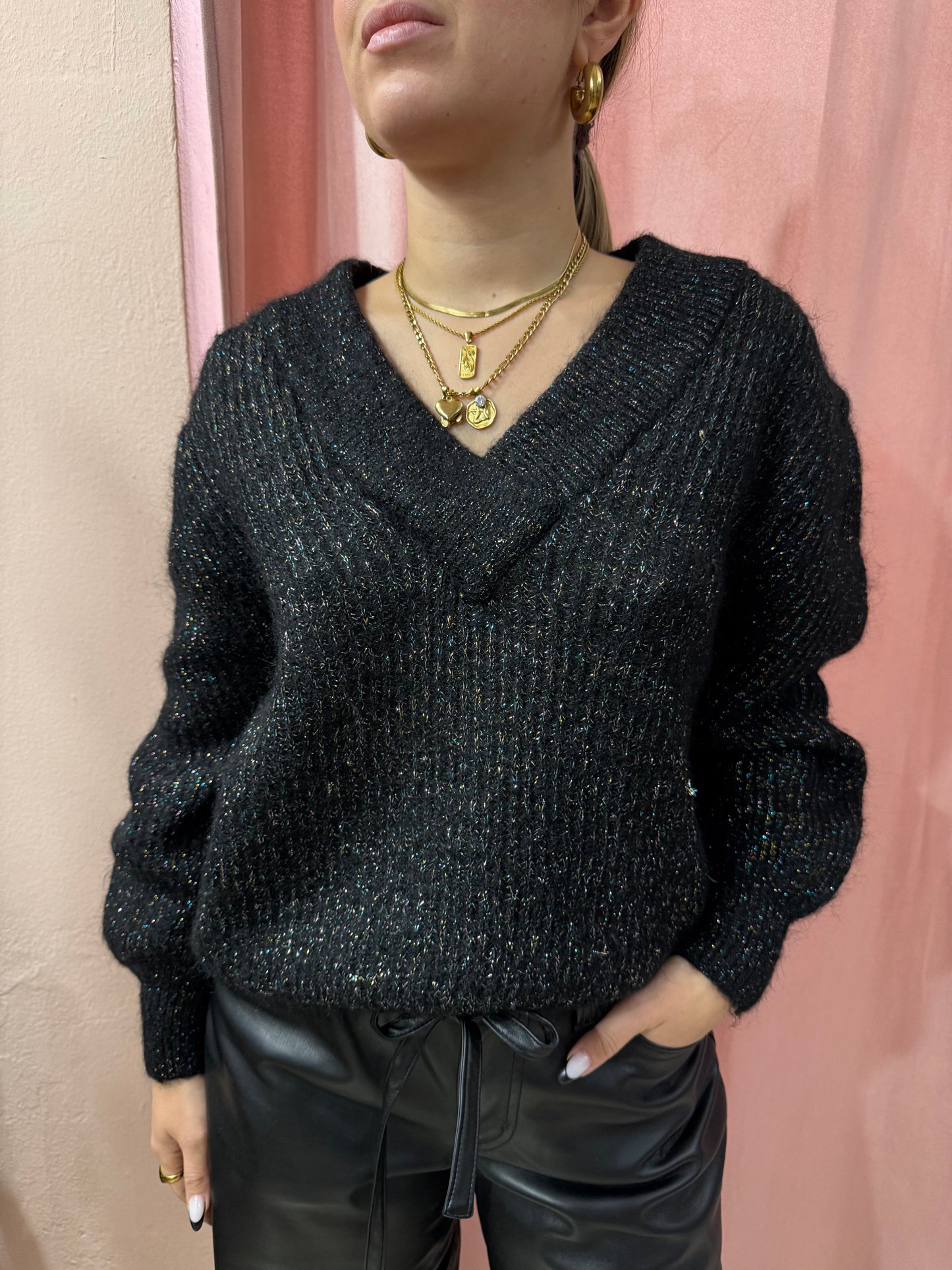 Maglione crop nero laminato
