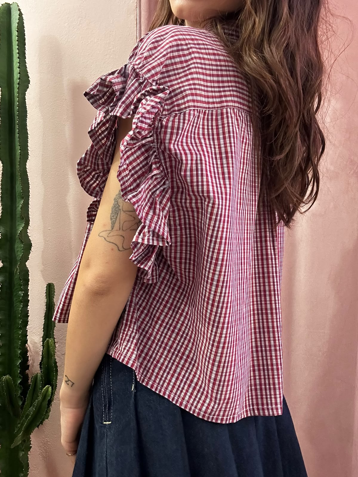 Camicia Tommy h upcycling manica volant a quadri rossa