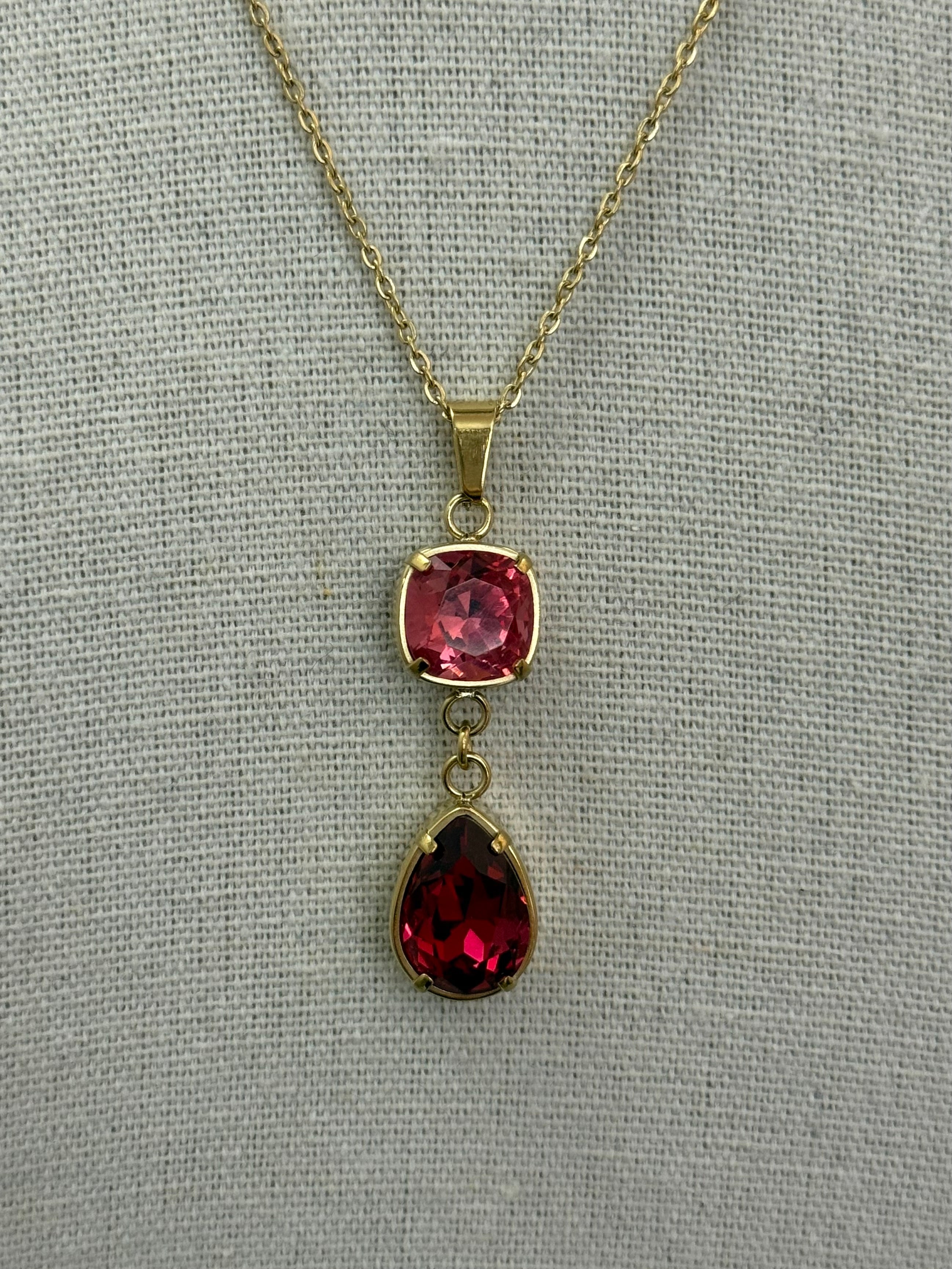 Collana doppio ciondolo gemma rossa e fucsia