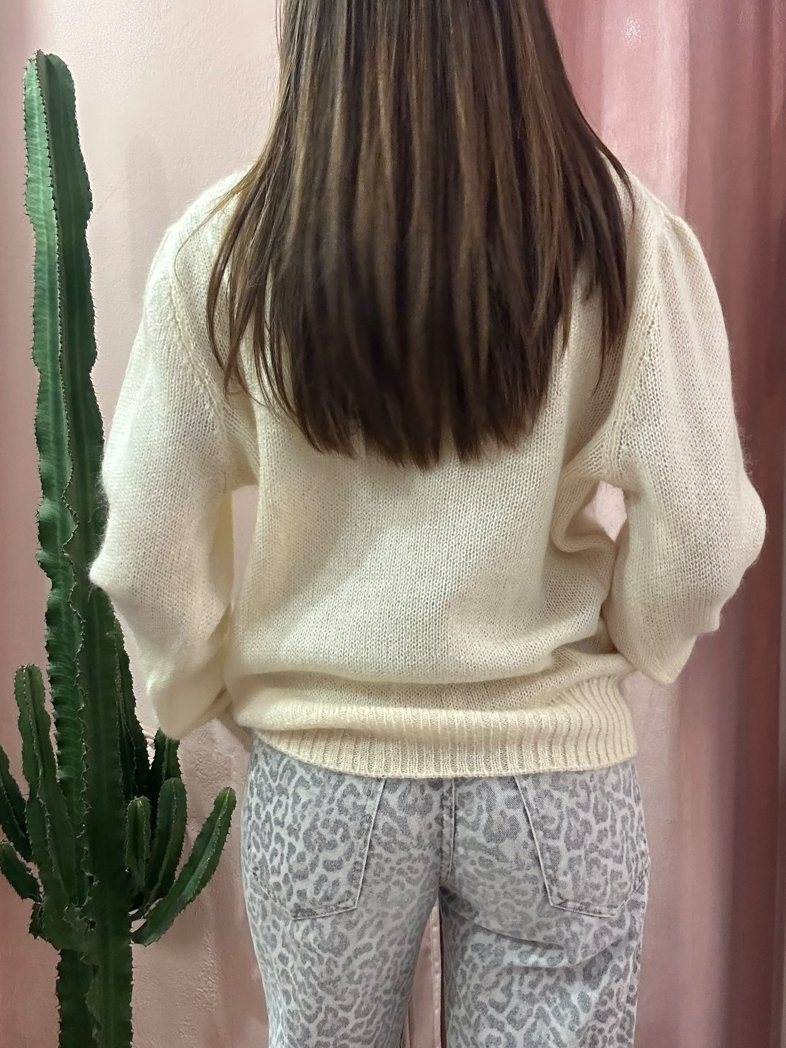 Maglione vintage panna ricamato con fiore in mohair