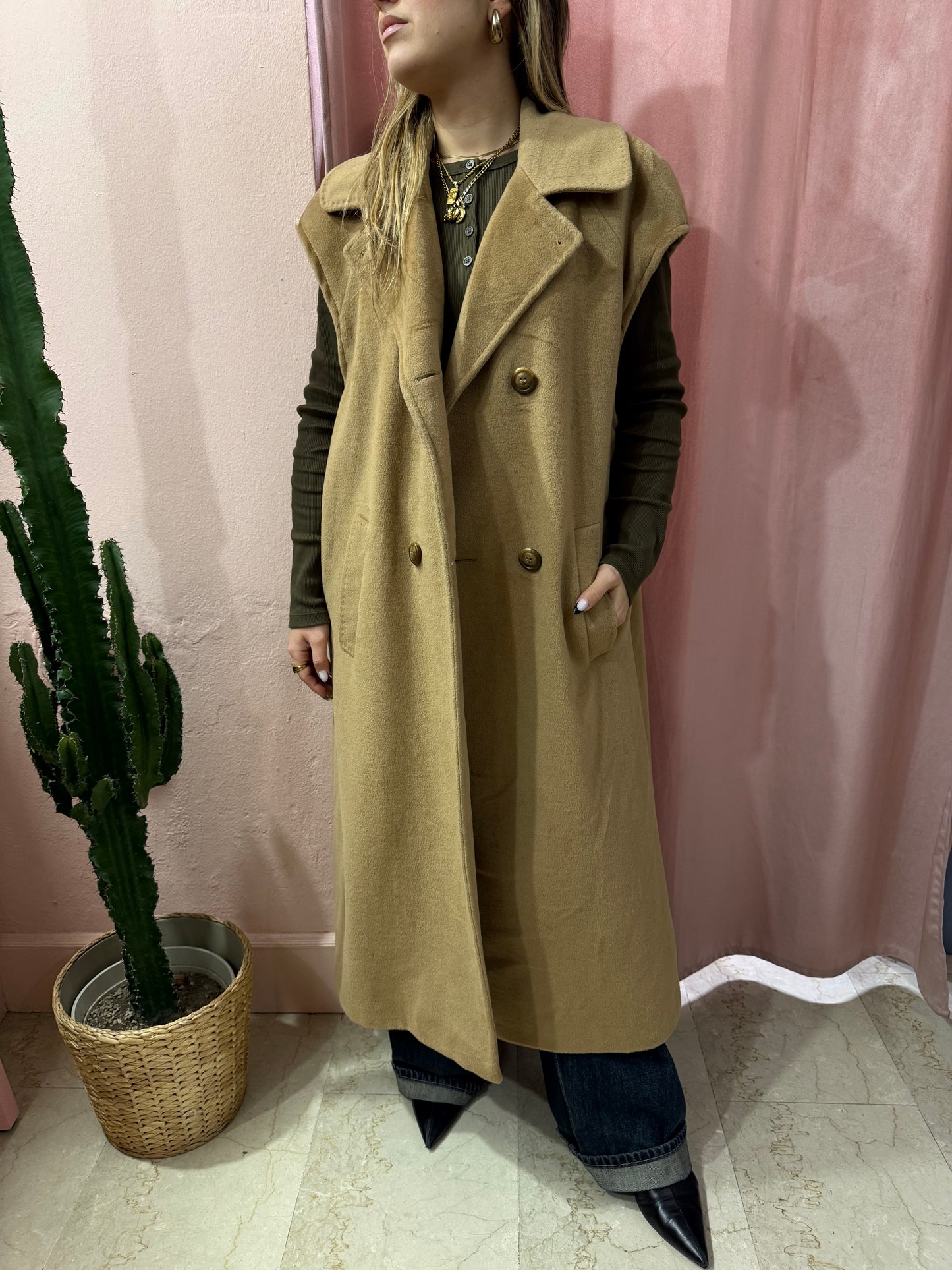 Cappotto smanicato cammello in pura lana