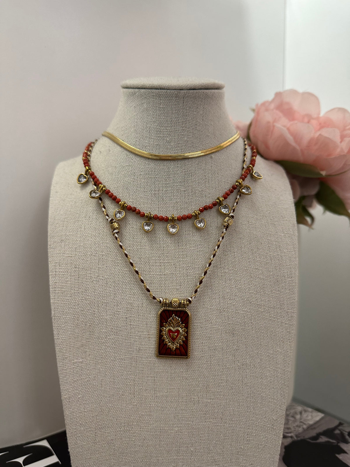 collana in corda cuore sacro