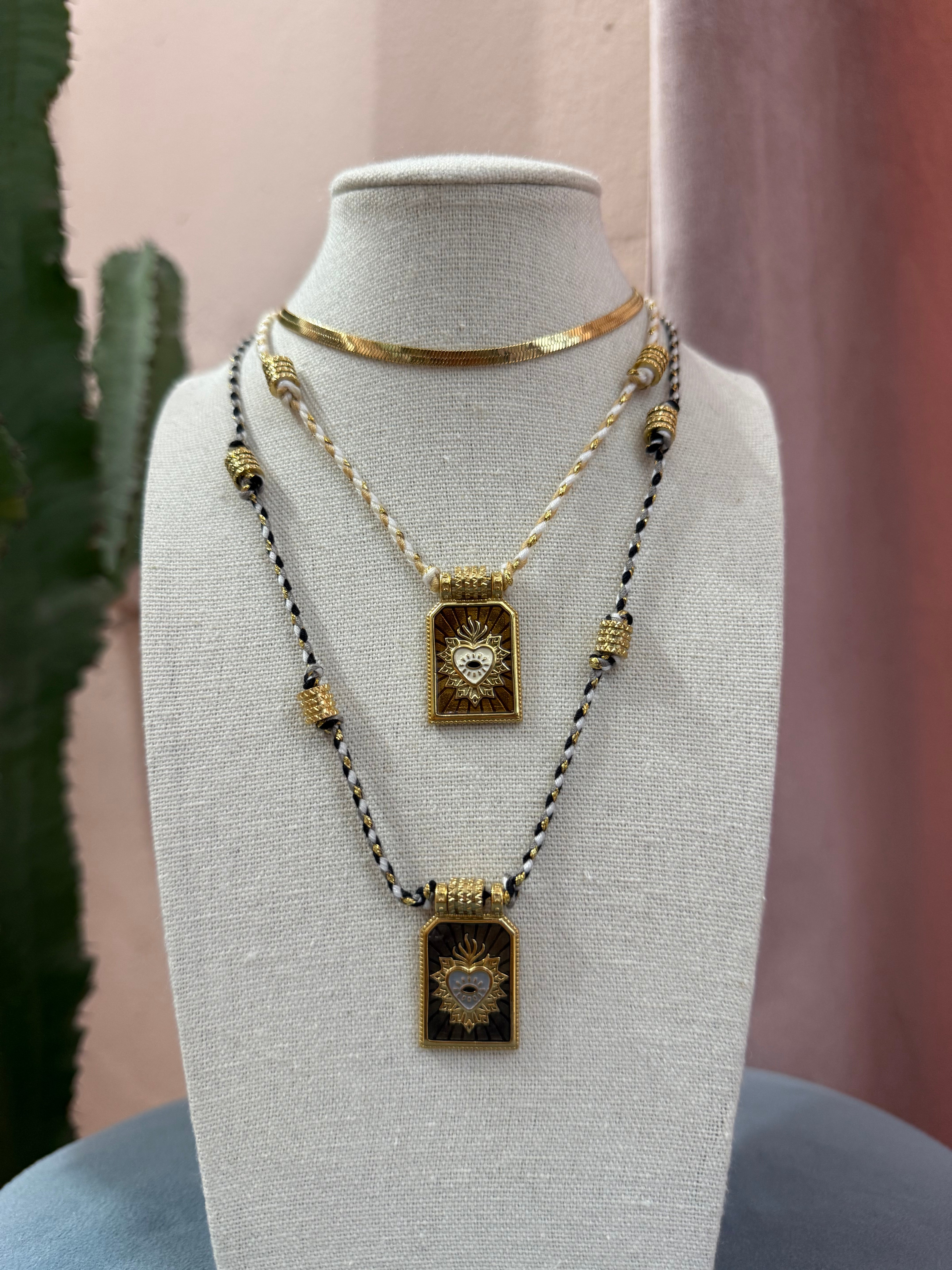 Collana ciondolo “Cuore Sacro”