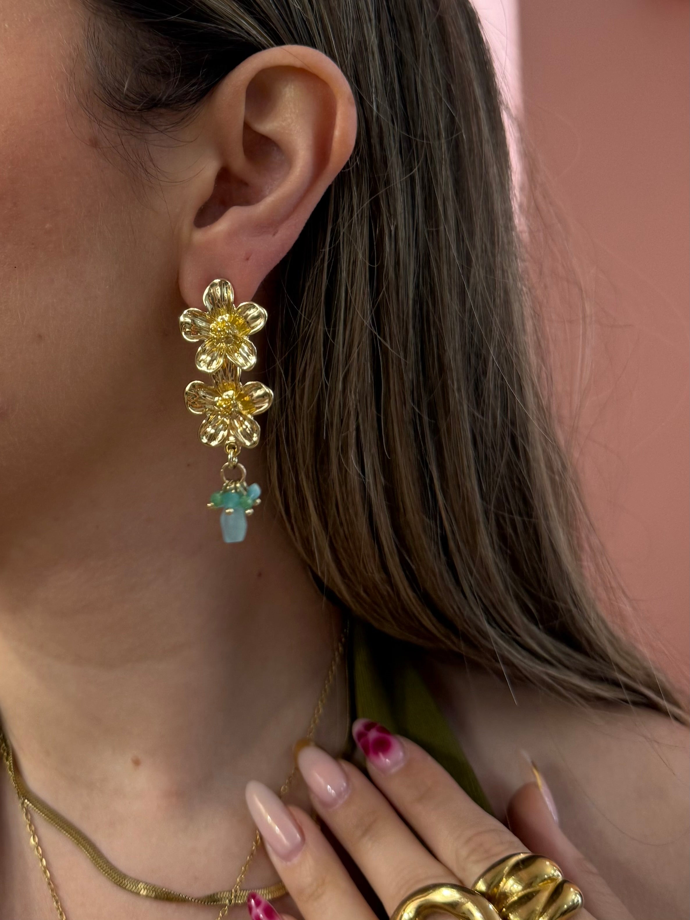 Orecchini pendenti fiore con turchesi