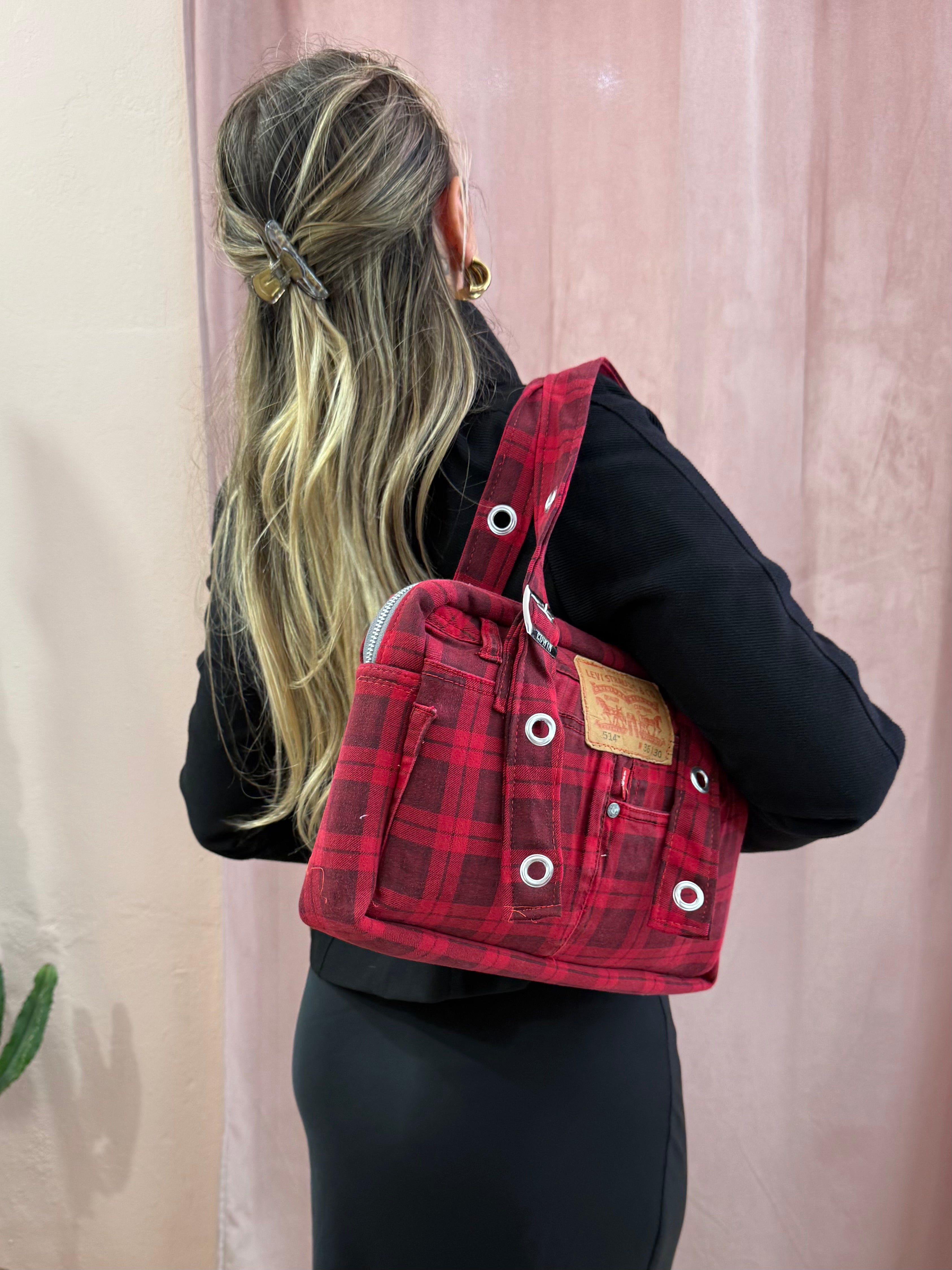 Borsa Levis upcycling check rossa e nera