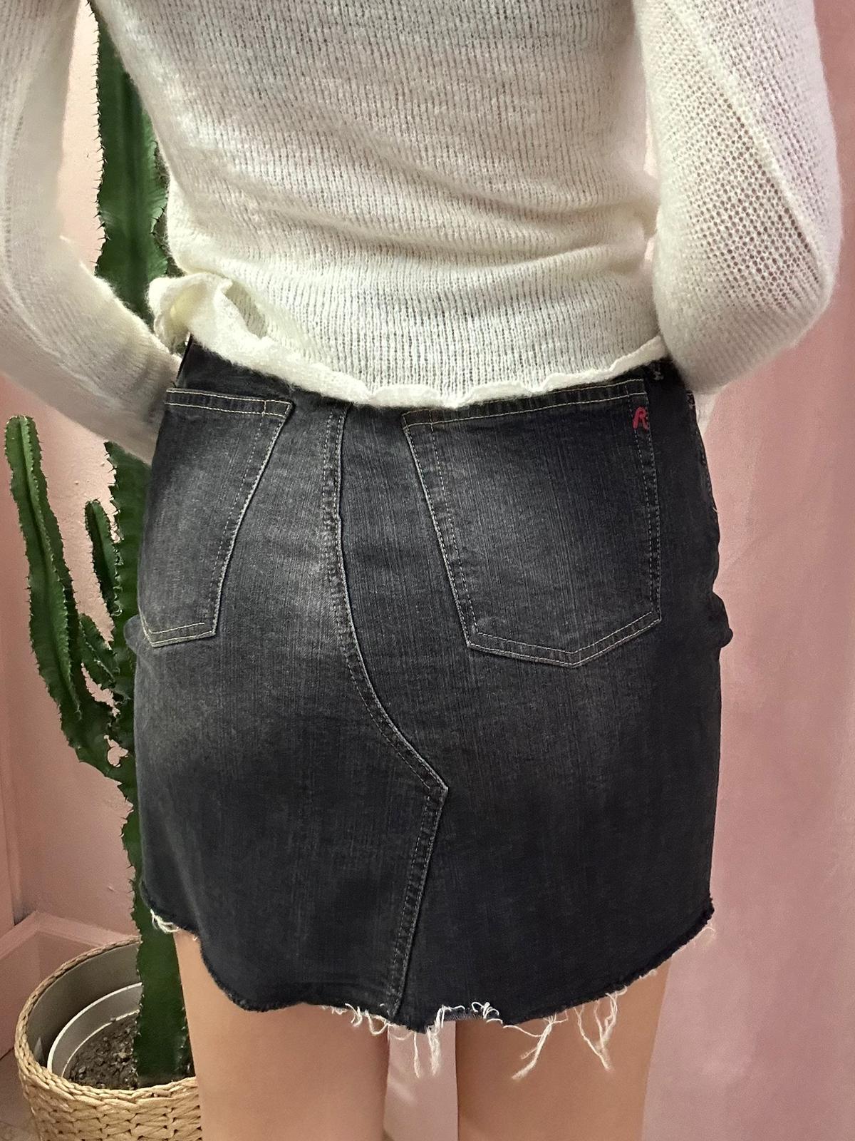 Minigonna in denim nero slavato