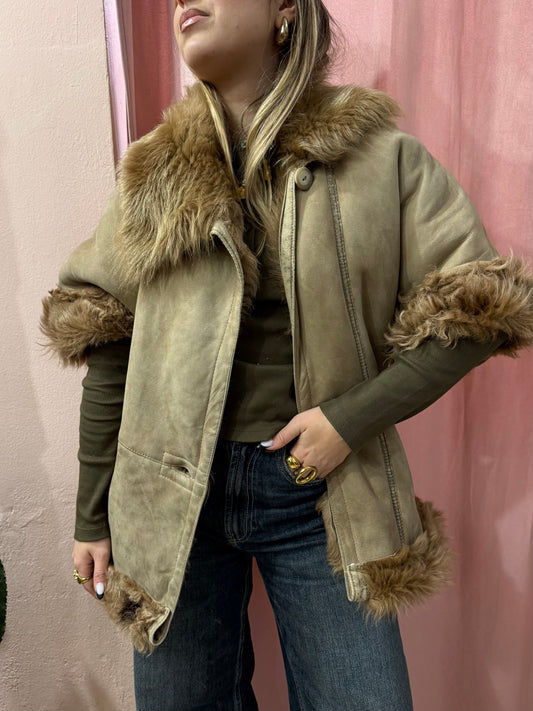 Montone Shearling smanicato con cinturino