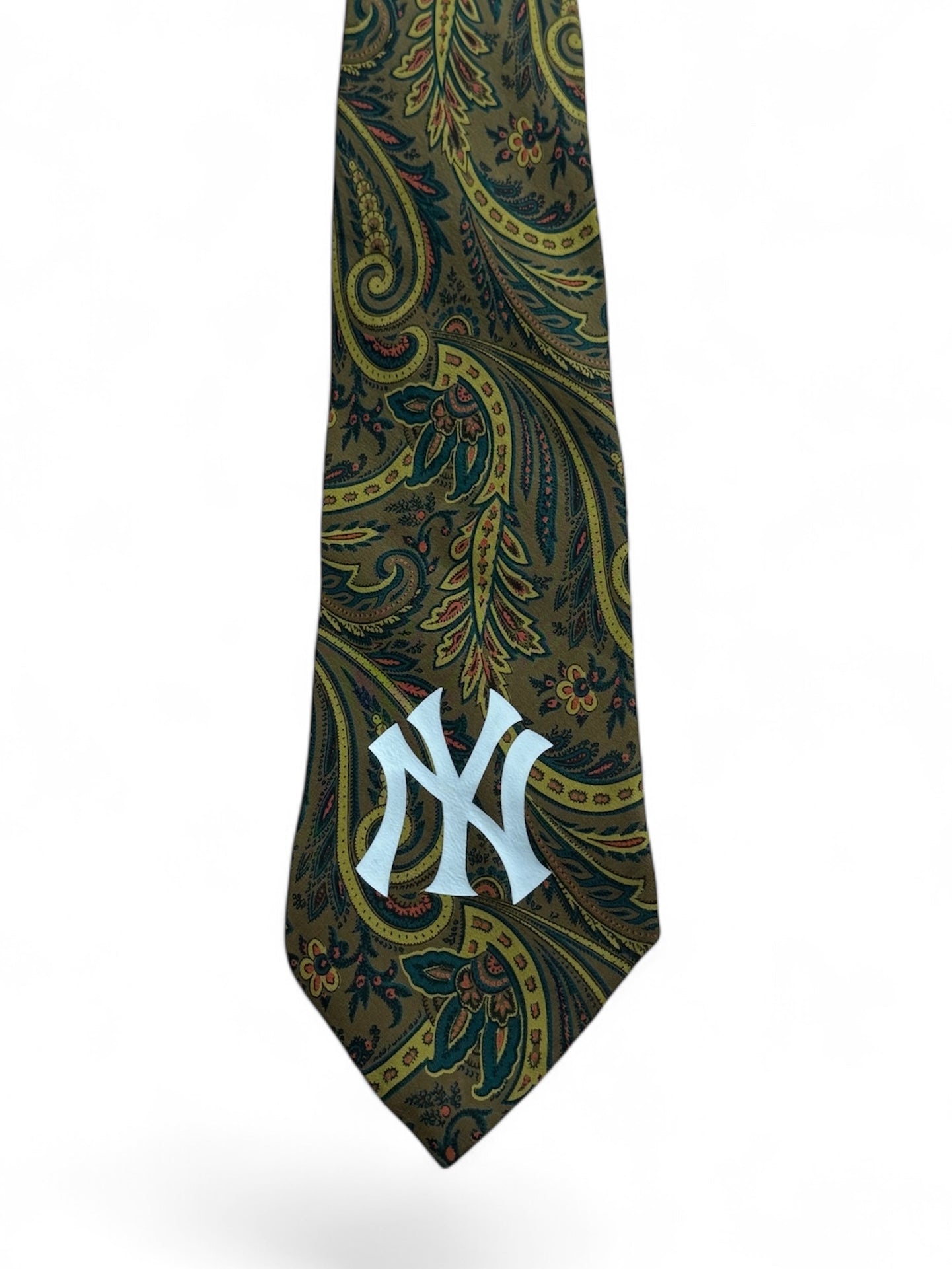Cravatta New Yankees fantasia barocca sul verde