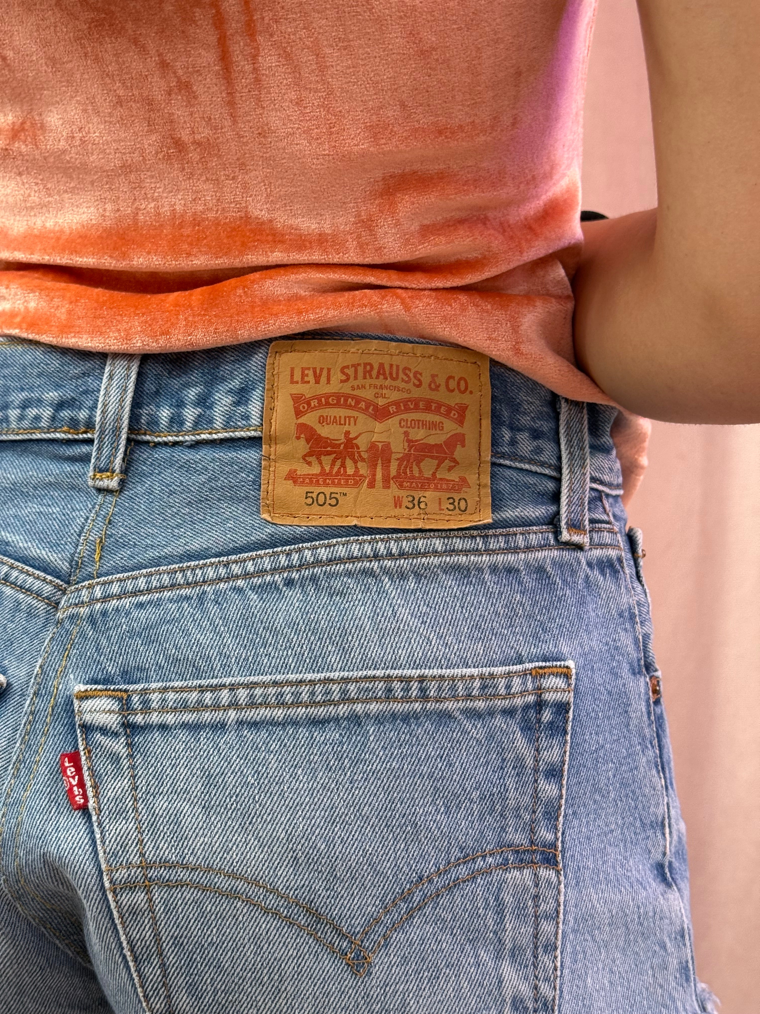 Shorts Levis vintage sfrangiato