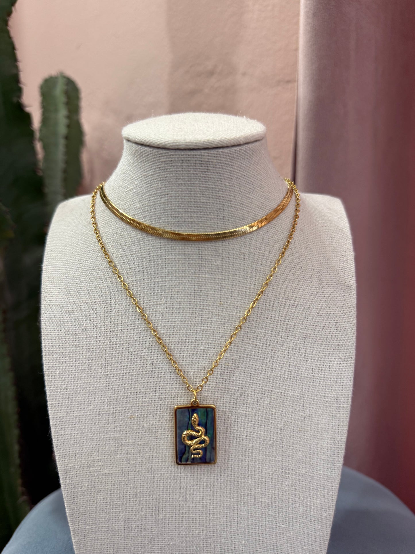 Collana con ciondolo pendente snake