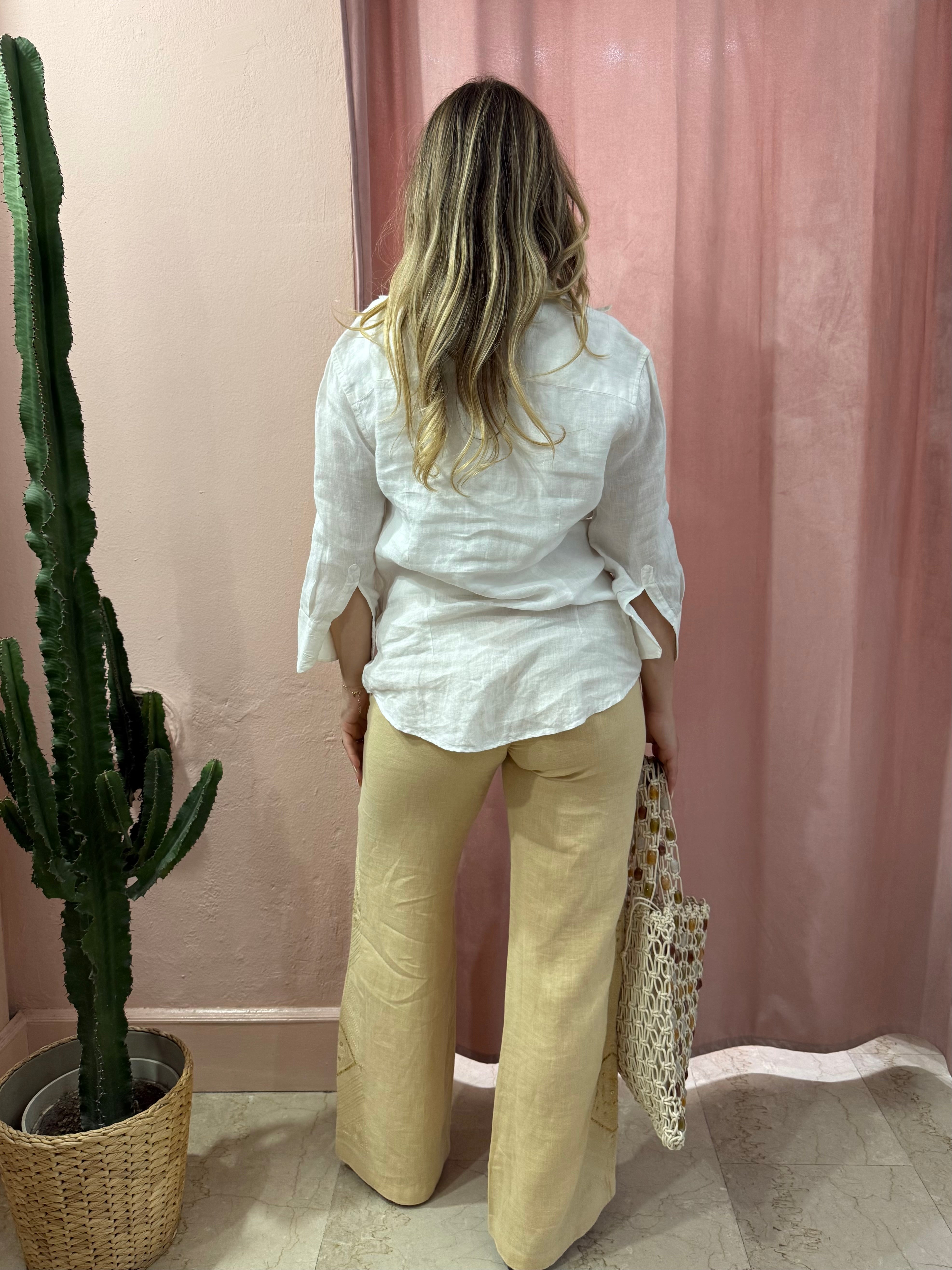 Pantaloni Marlboro beige in lino con ricami