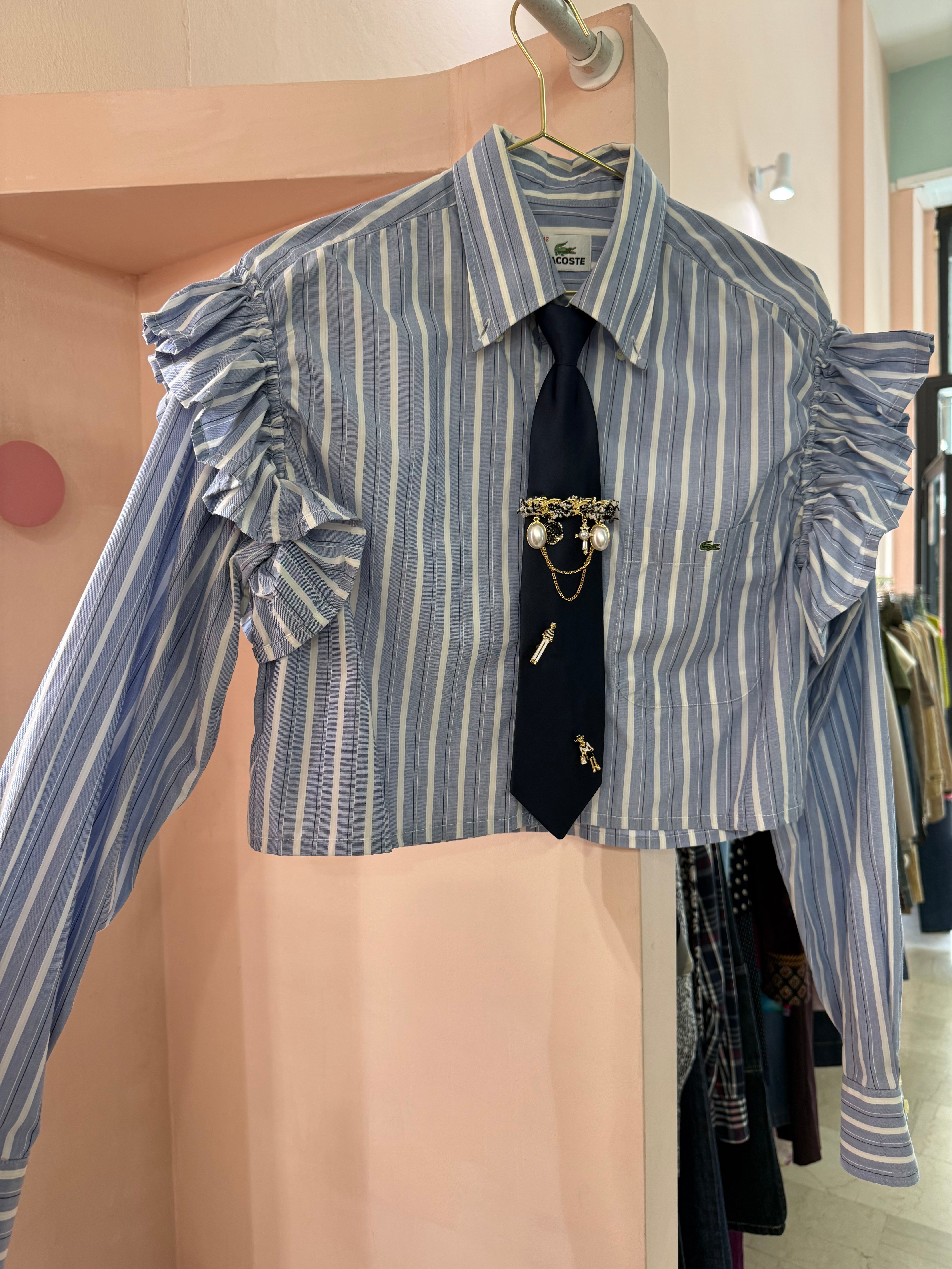 Cravatta blu notte con spille gioiello