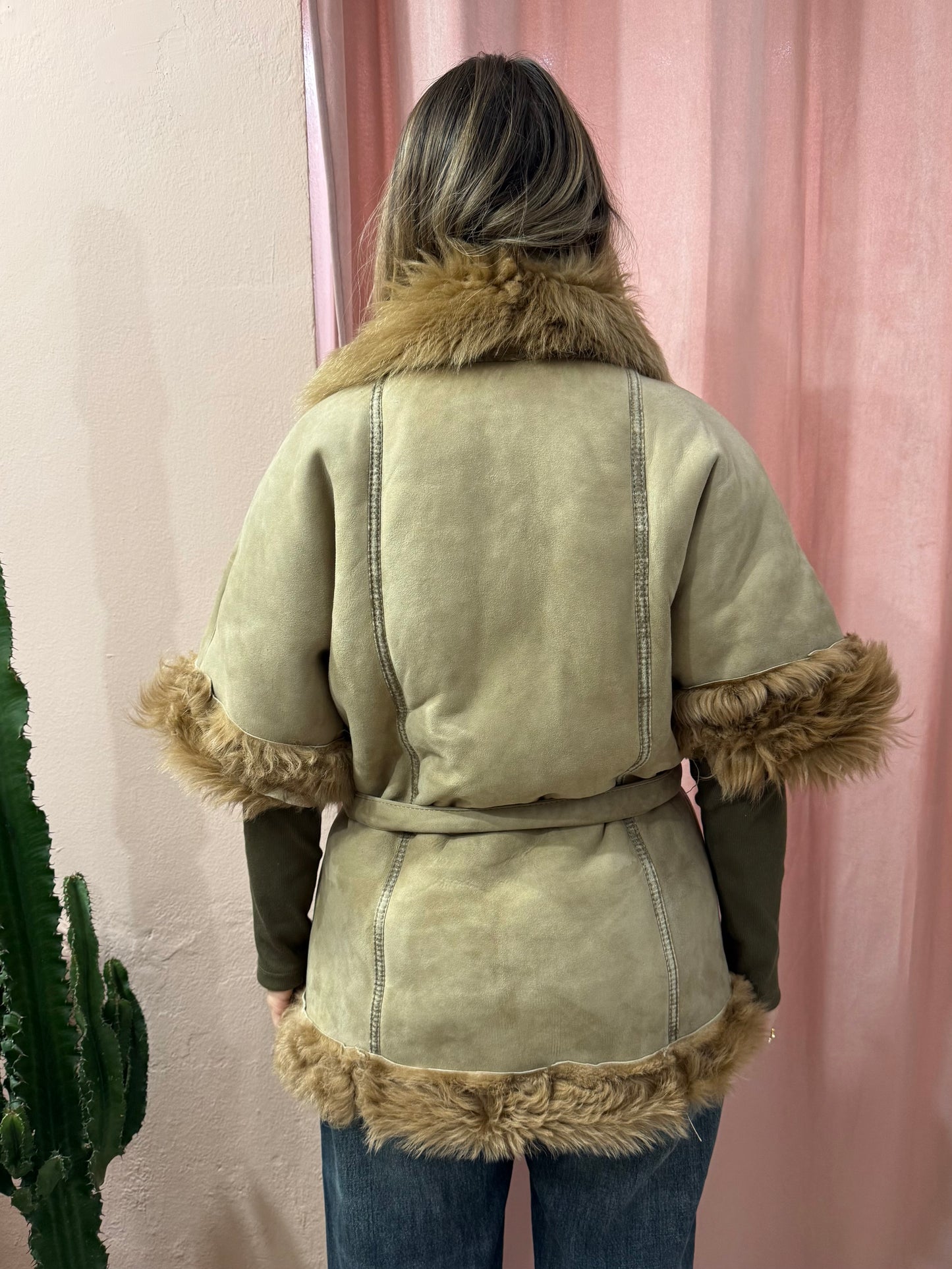 Montone Shearling smanicato con cinturino
