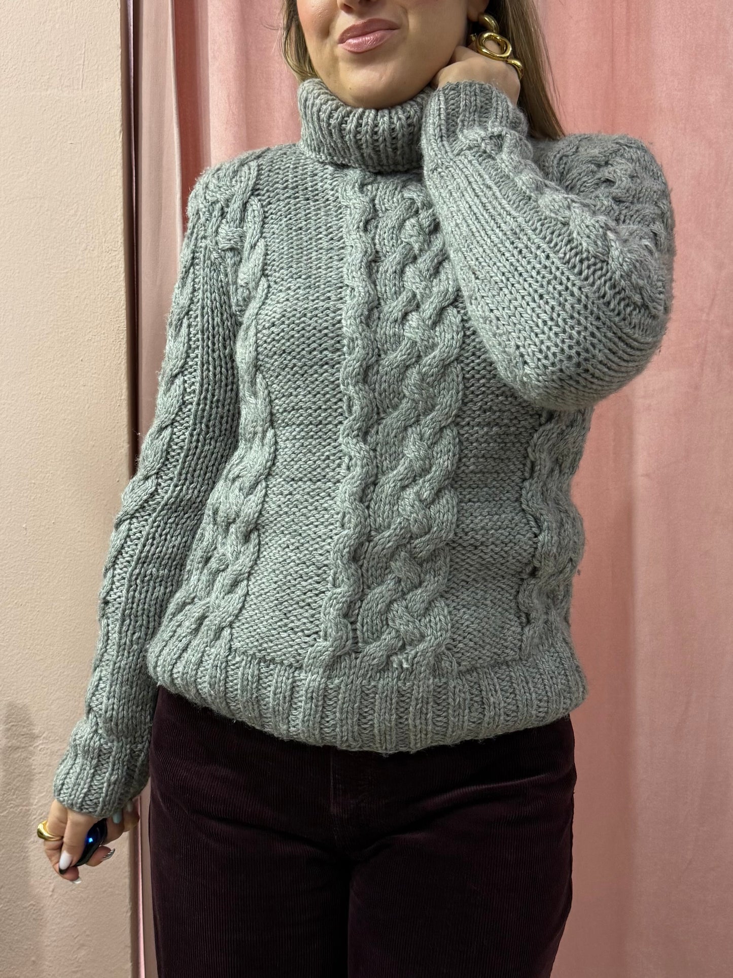 Maglione grigio in lana a collo alto