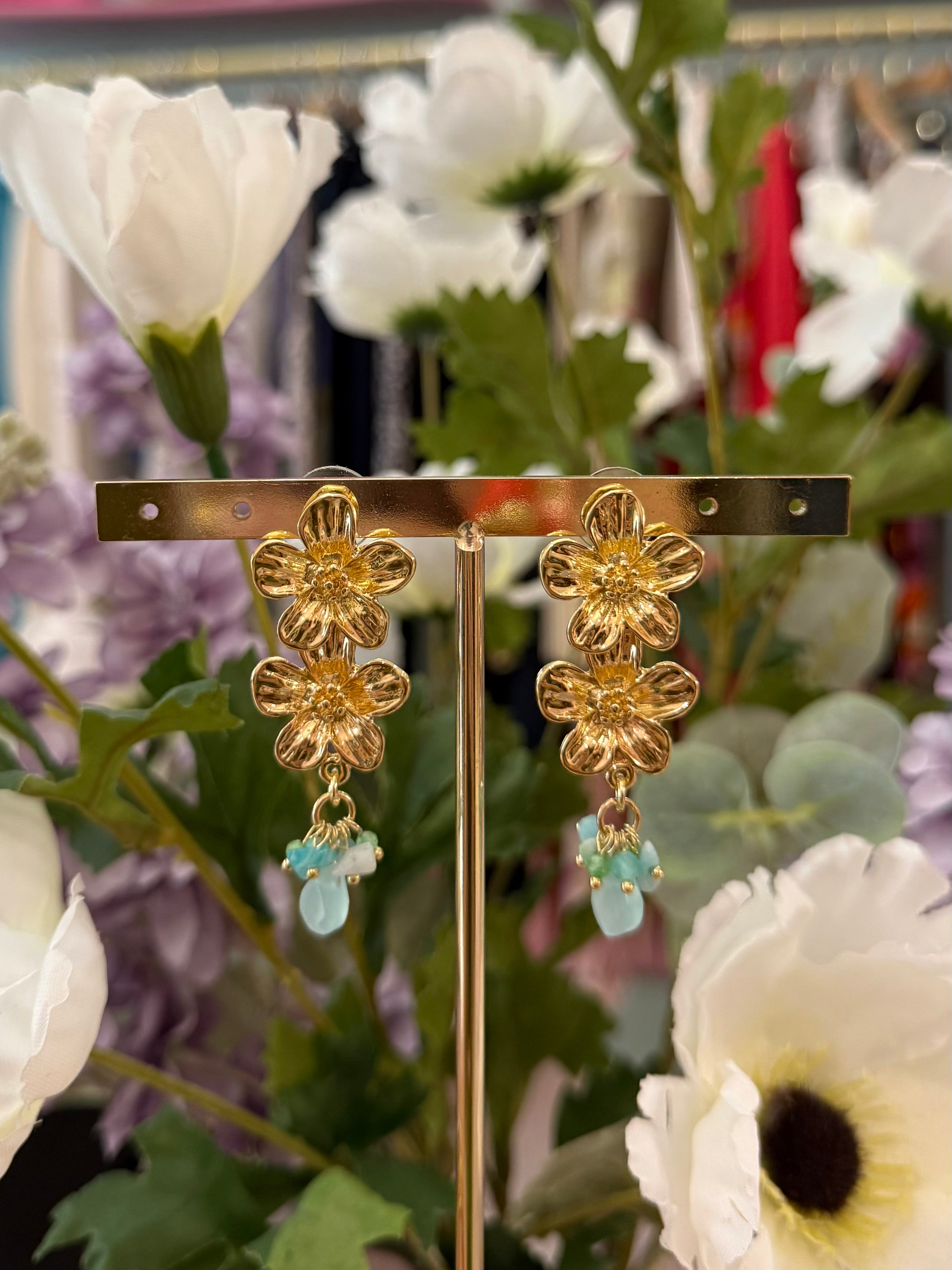 Orecchini pendenti fiore con turchesi