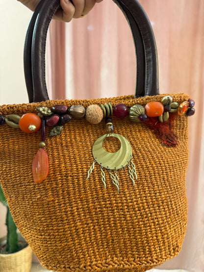 Borsa vintage arancio con ciondoli