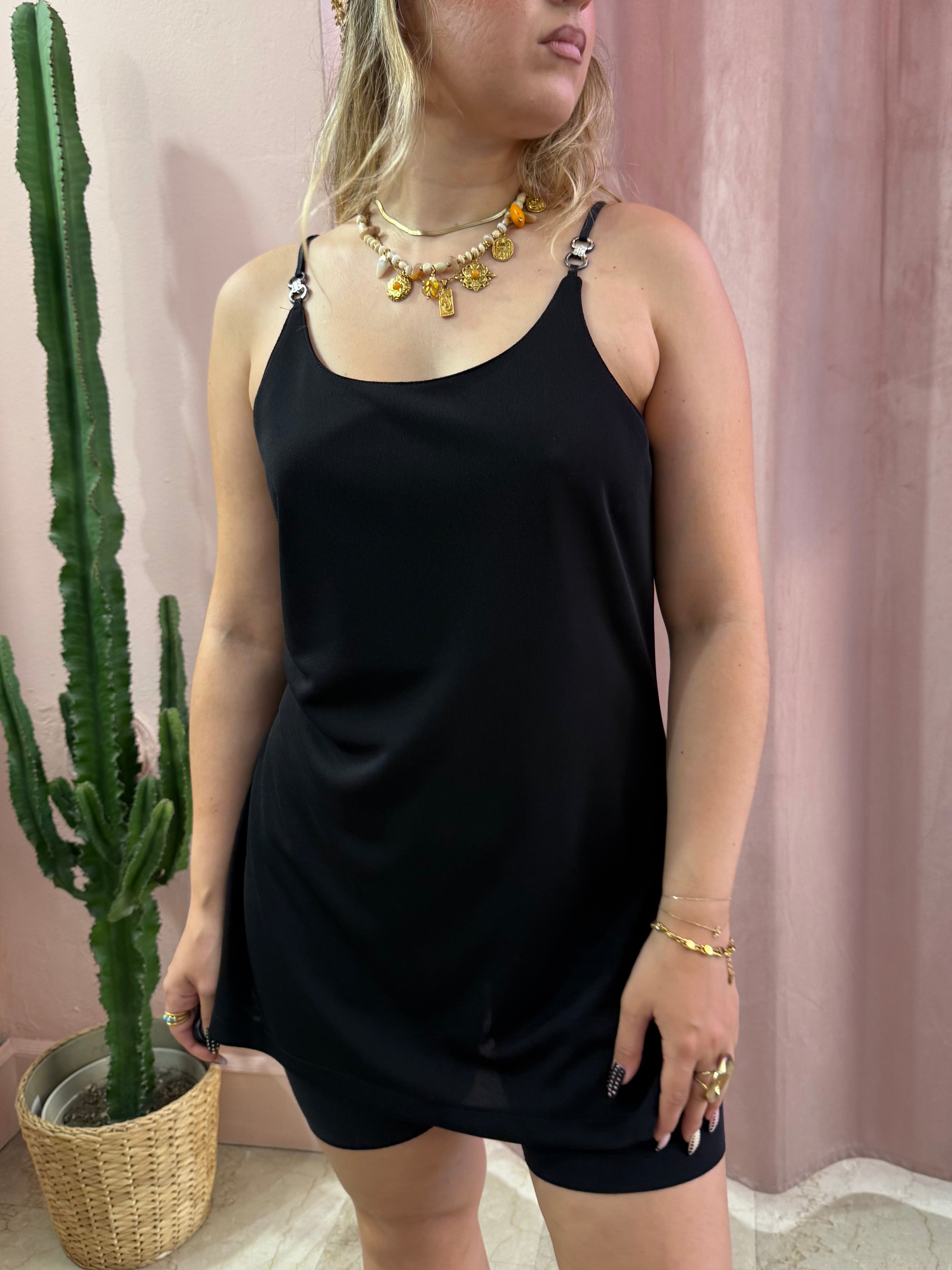 Top 00s nero con spacchi laterali