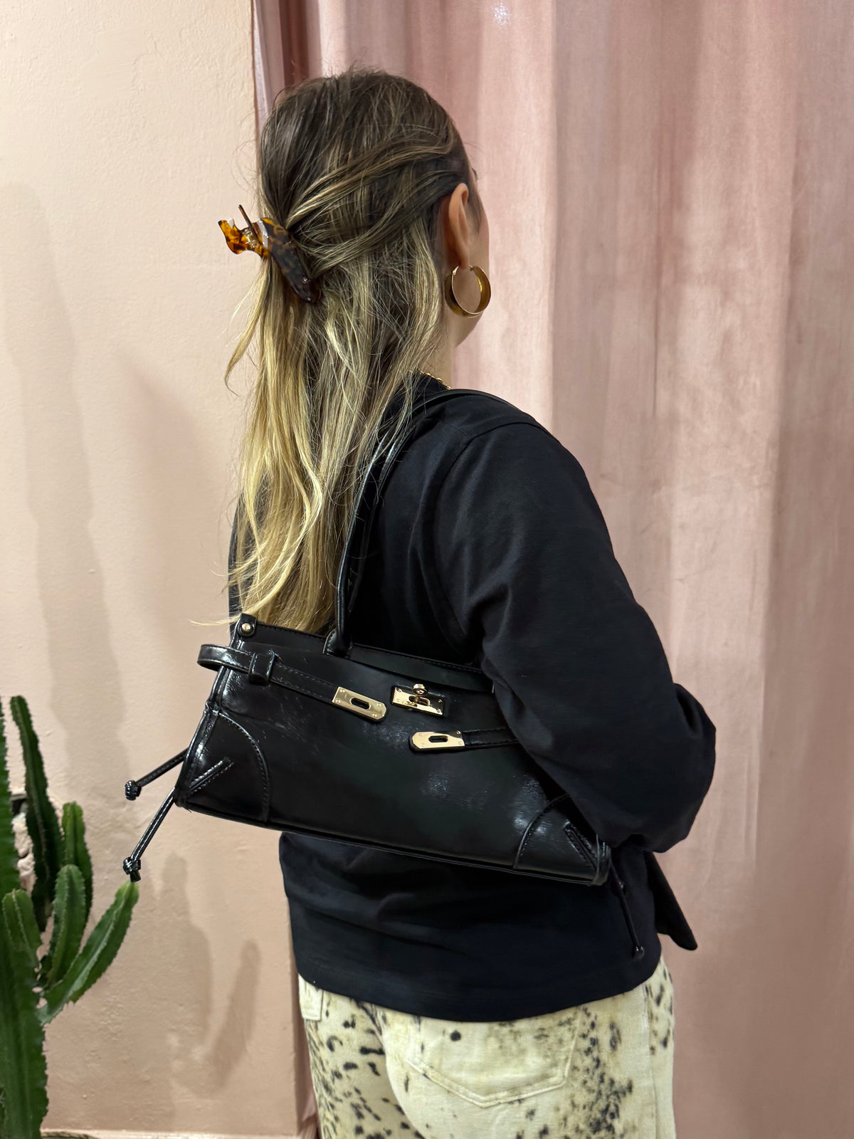 Borsa 00s in vernice nera