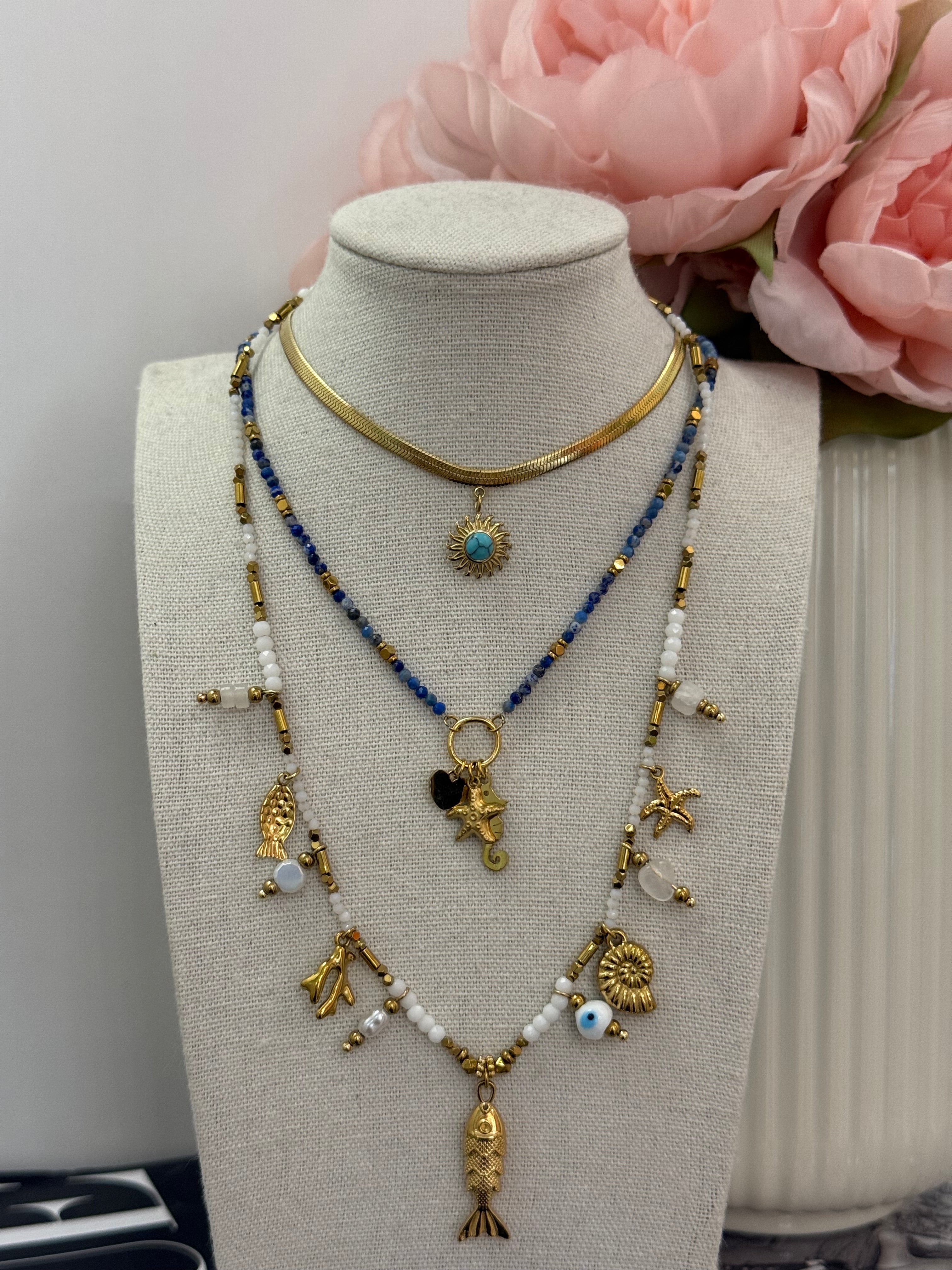 Collana micro perle con ciondoli