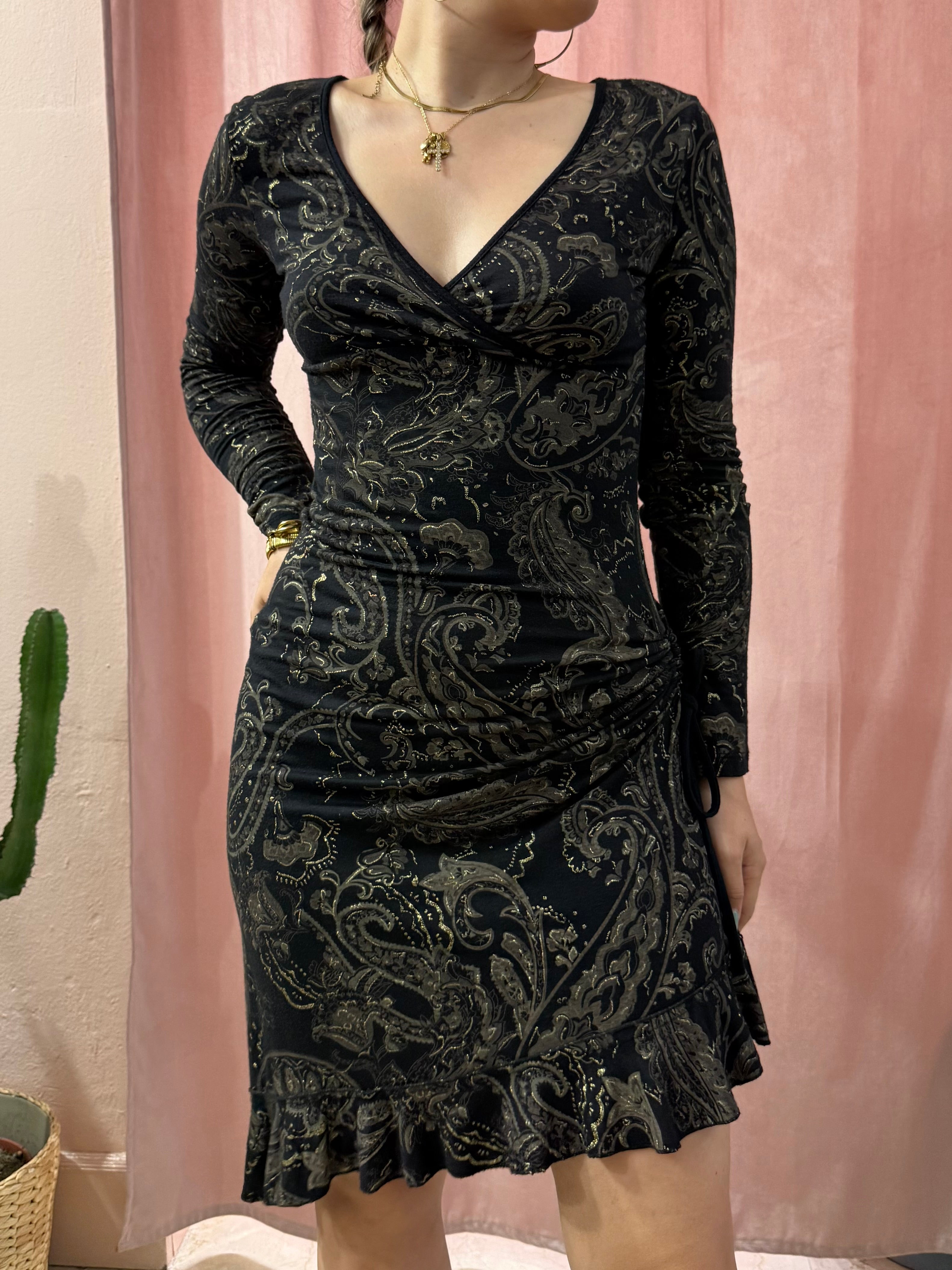 Vestito 2000 nero in fantasia dorata