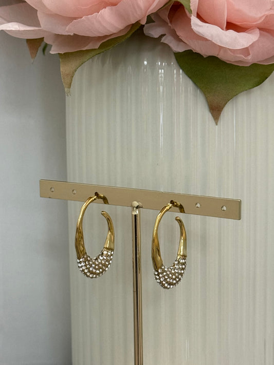 Orecchini pendenti irregolari con zirconi