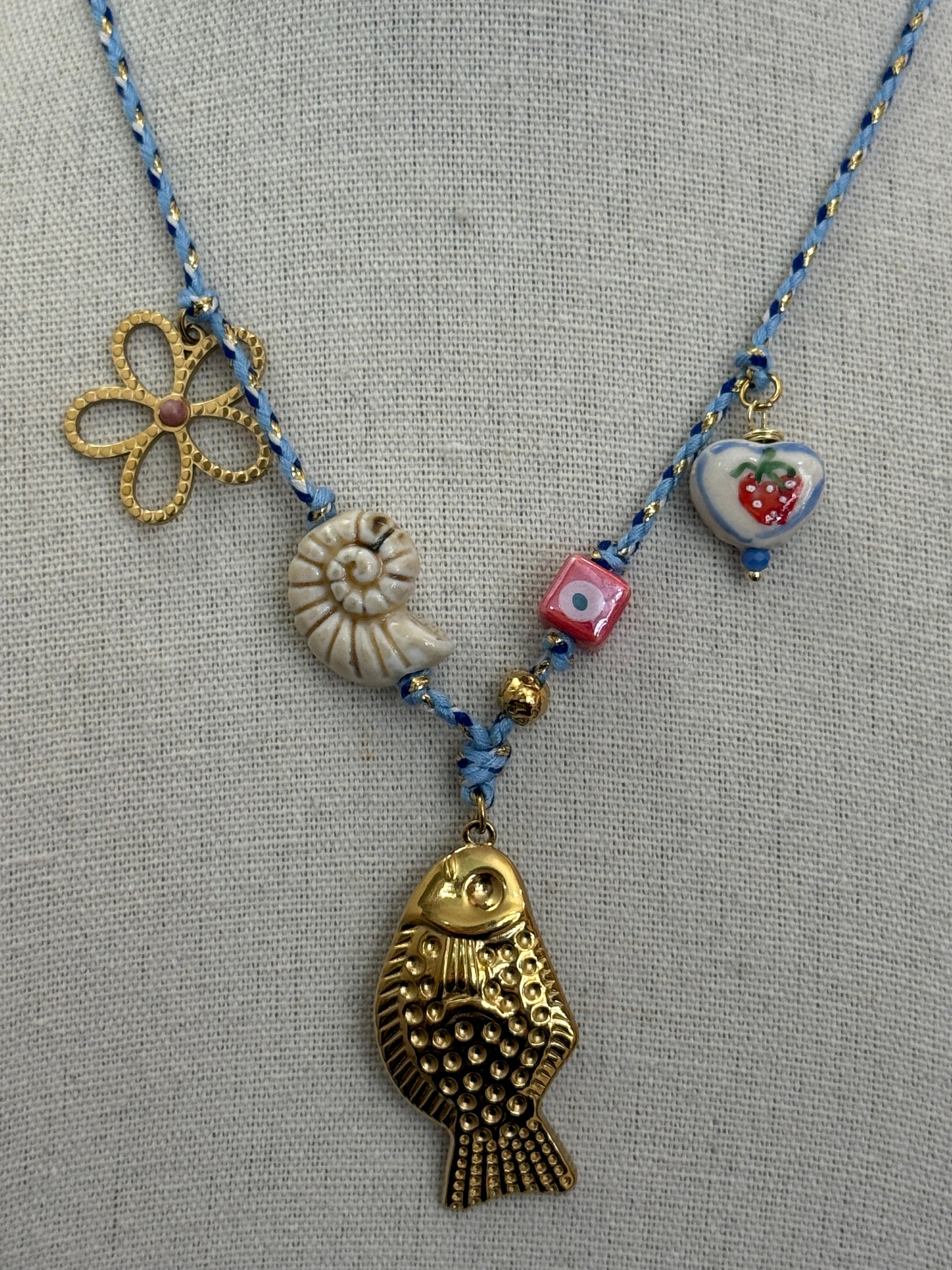 Collana multi charm pesce corda blu